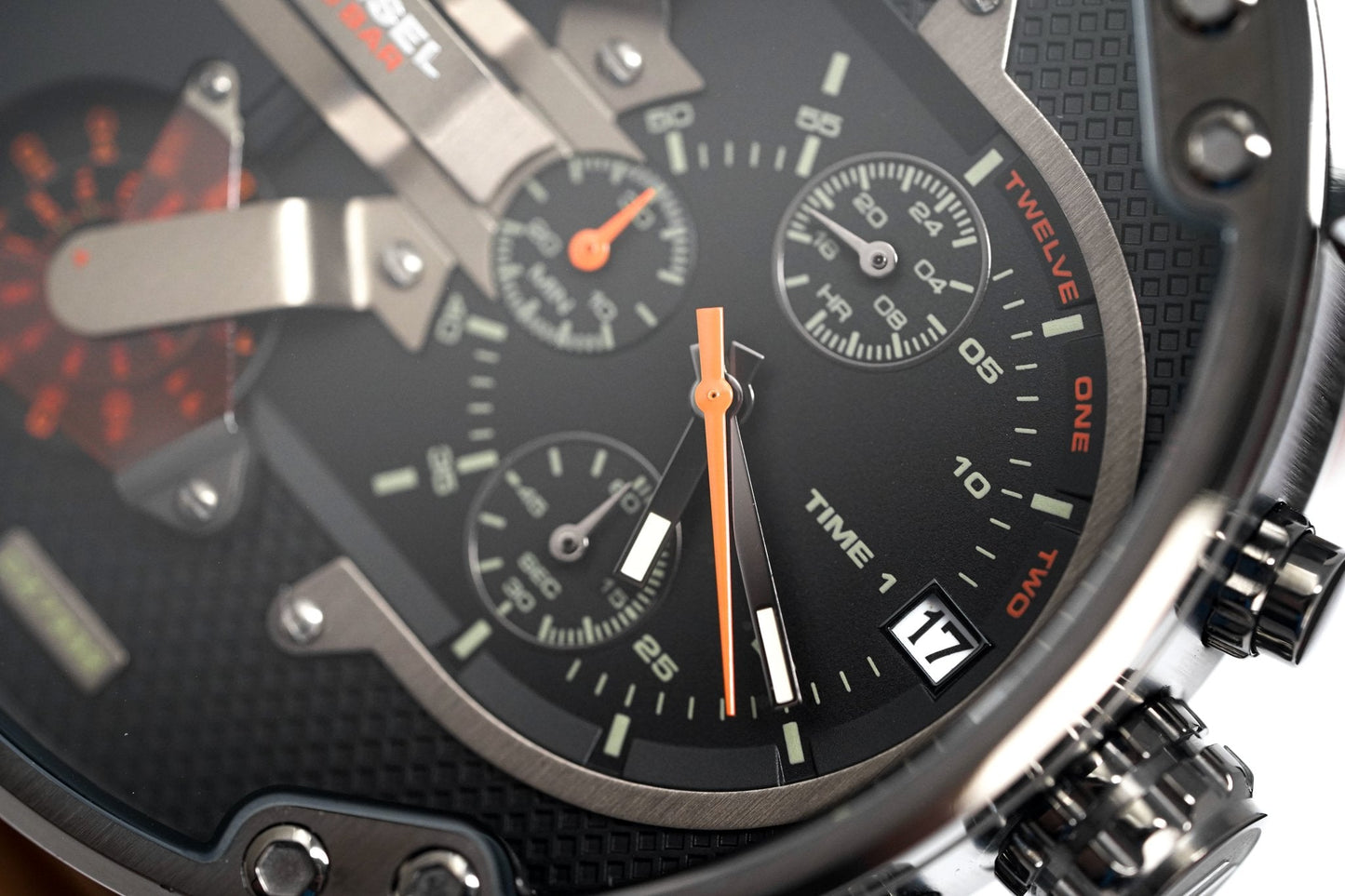 Diesel Men's Chronograph Watch Mr Daddy 2.0 Gun Metal DZ7332