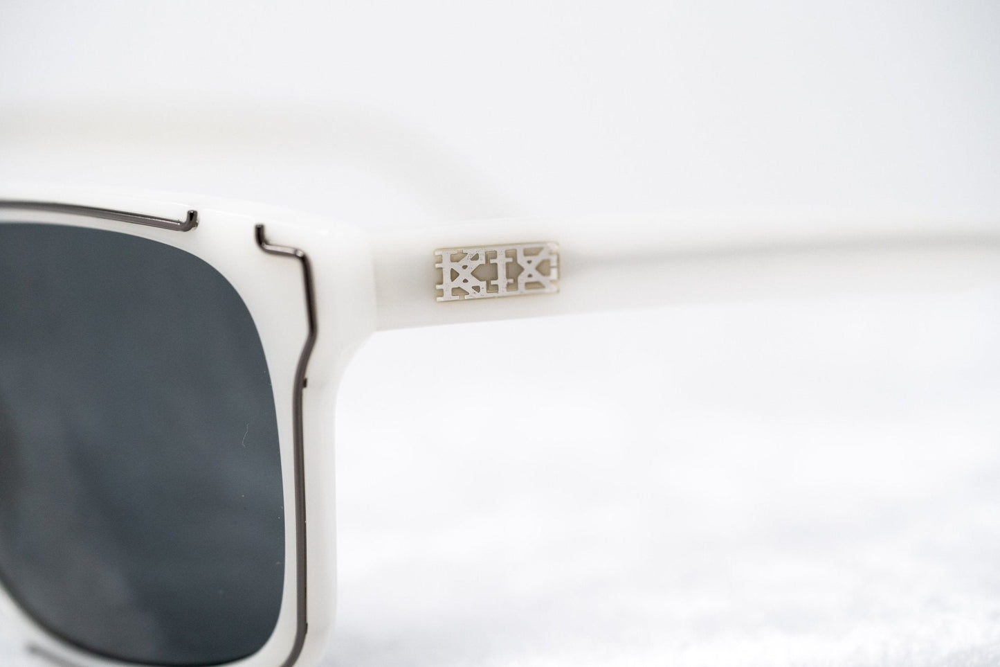 Kokon To Zai Sunglasses D-Frame White and Silver