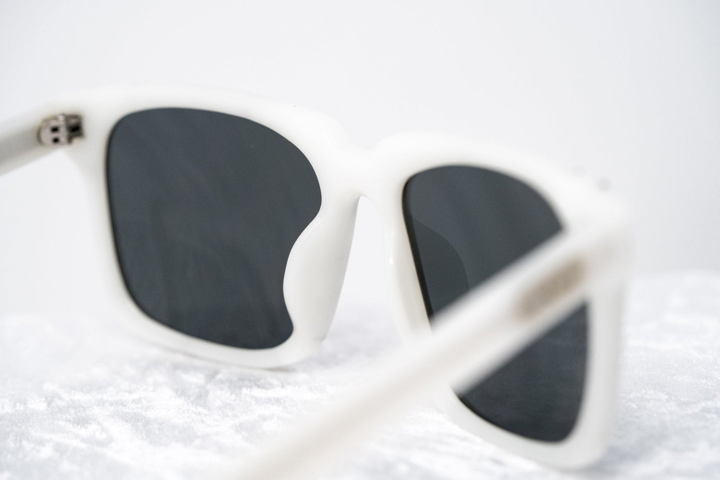 Kokon To Zai Sunglasses D-Frame White and Silver