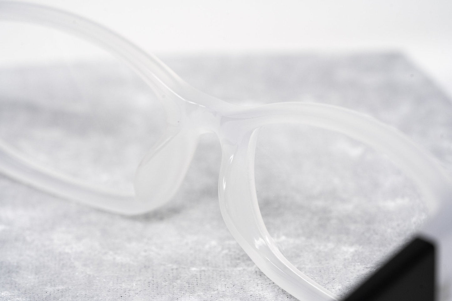 Oscar De La Renta Eyeglasses D-Frame Ivory and Clear
