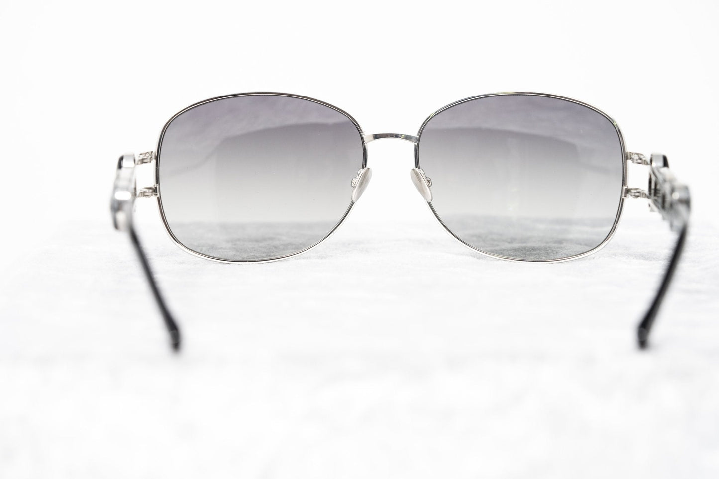 Oscar De La Renta Sunglasses Oval Silver and Grey