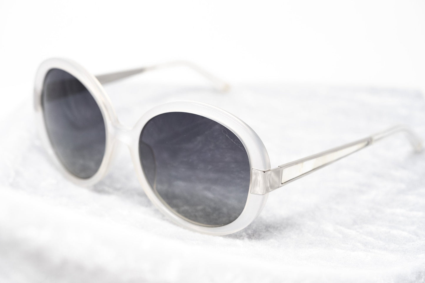 Oscar De La Renta Sunglasses Round Ivory and Grey