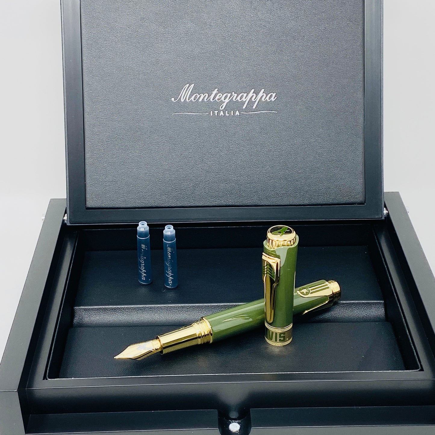 Montegrappa Pen Icons Elvis Presley Fountain Pen Medium Tip Green ISICE3YG