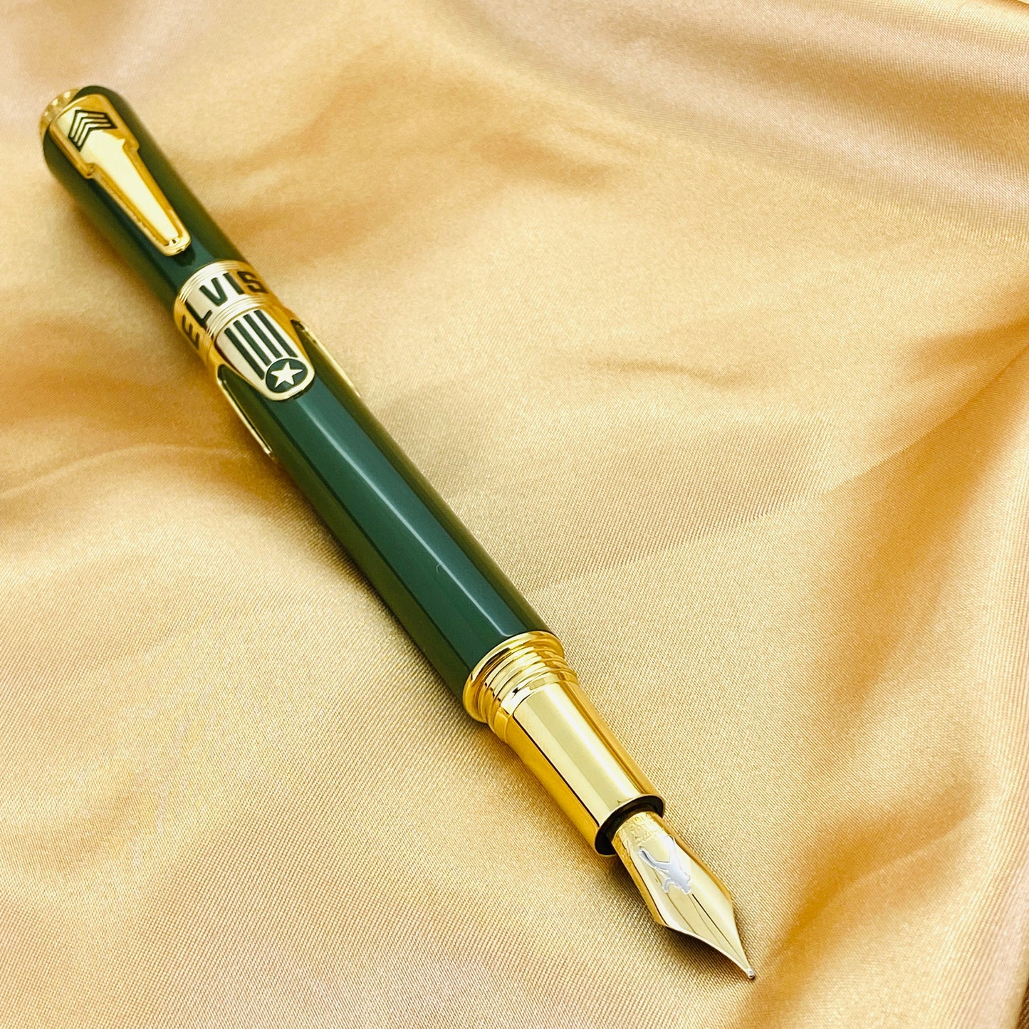 Montegrappa Pen Icons Elvis Presley Fountain Pen Medium Tip Green ISICE3YG