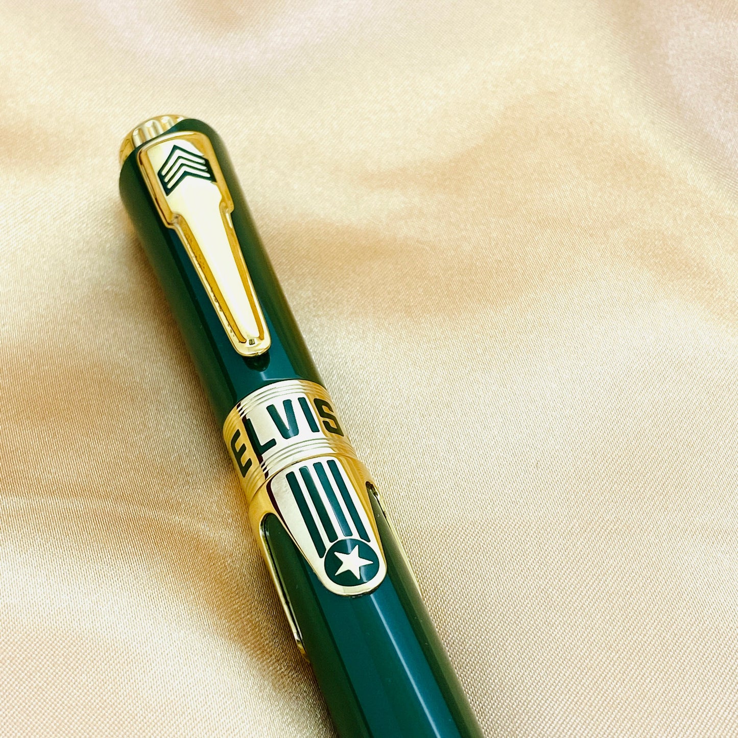 Montegrappa Pen Icons Elvis Presley Fountain Pen Medium Tip Green ISICE3YG