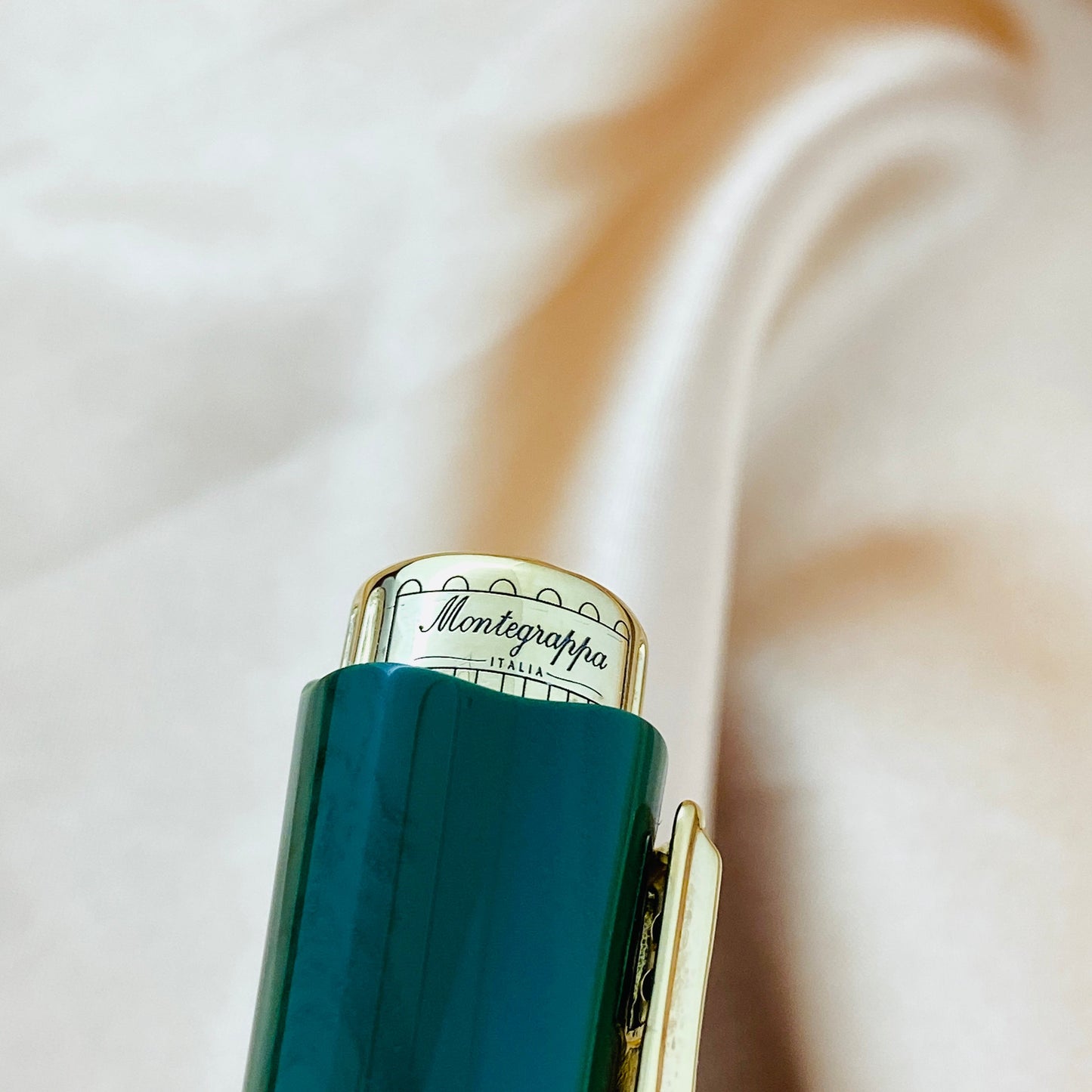 Montegrappa Pen Icons Elvis Presley Fountain Pen Medium Tip Green ISICE3YG