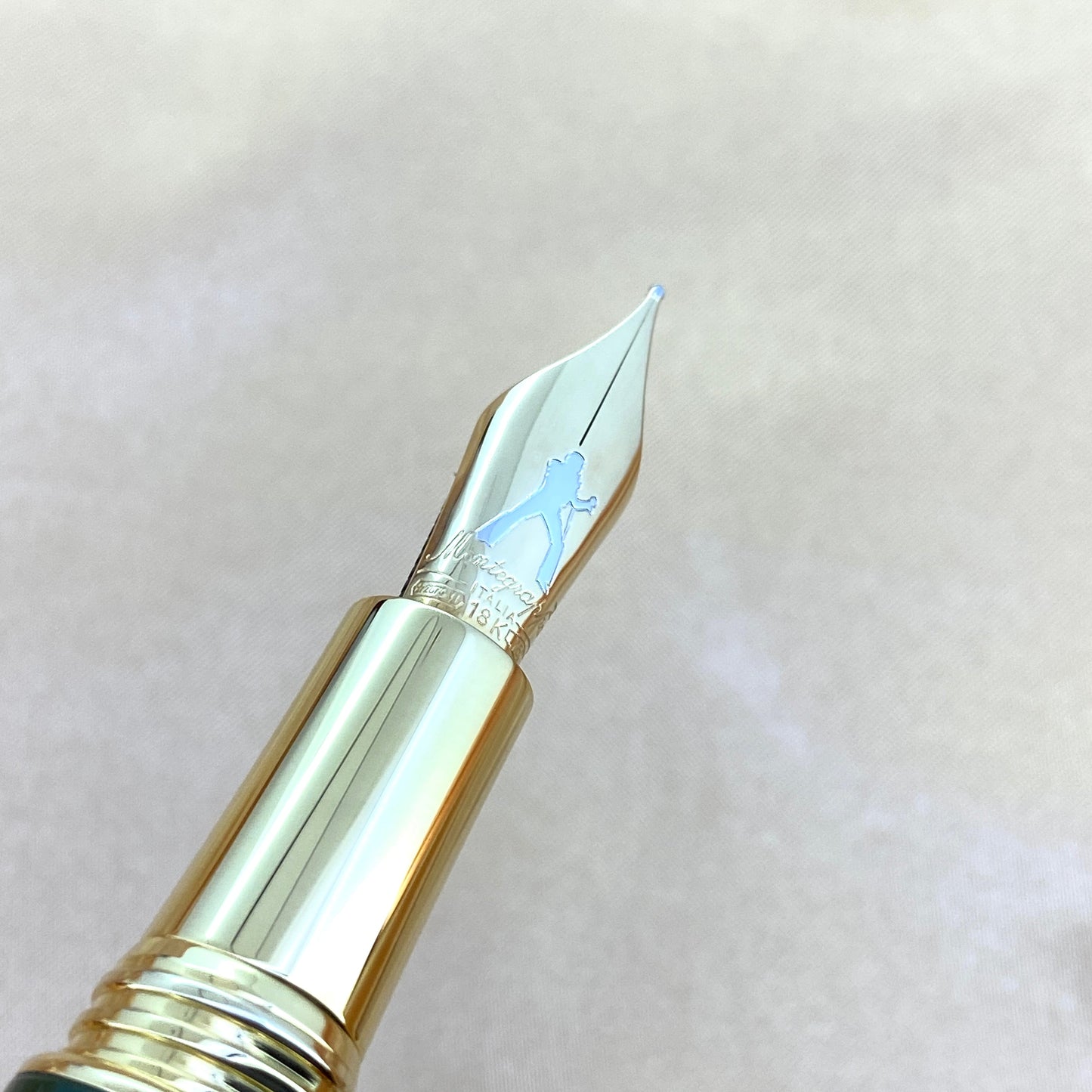 Montegrappa Pen Icons Elvis Presley Fountain Pen Medium Tip Green ISICE3YG