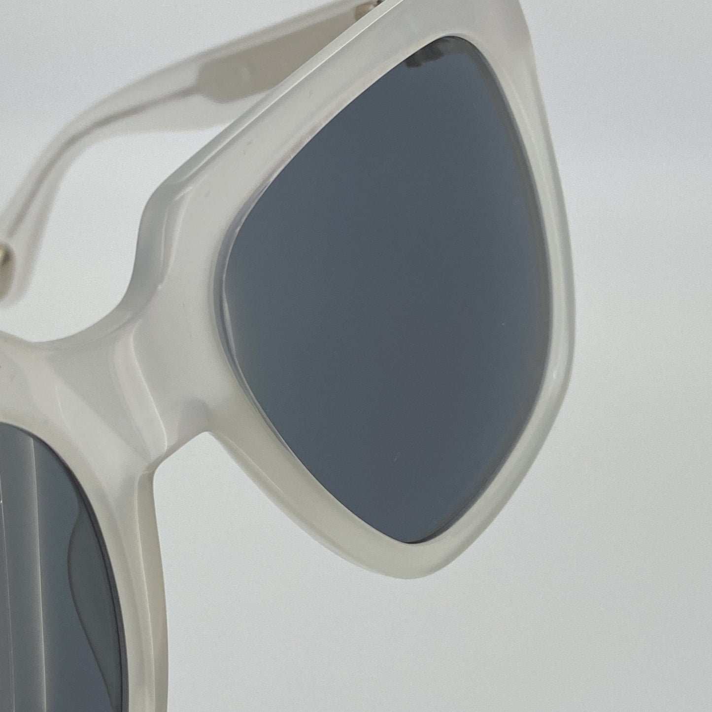 Ann Demeulemeester Sunglasses Oversized White and Solid Grey AD21C4SUN
