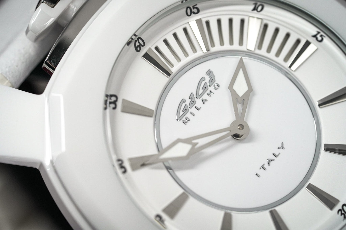 Gaga Milano Watch Frame_One White Ceramic 7250.01