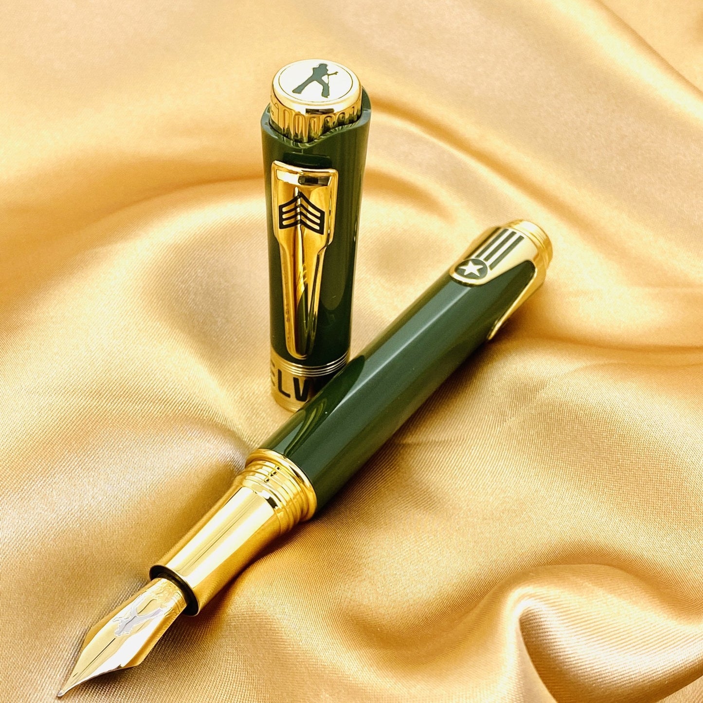 Montegrappa Pen Icons Elvis Presley Fountain Pen Fine Tip Green ISICE2YG