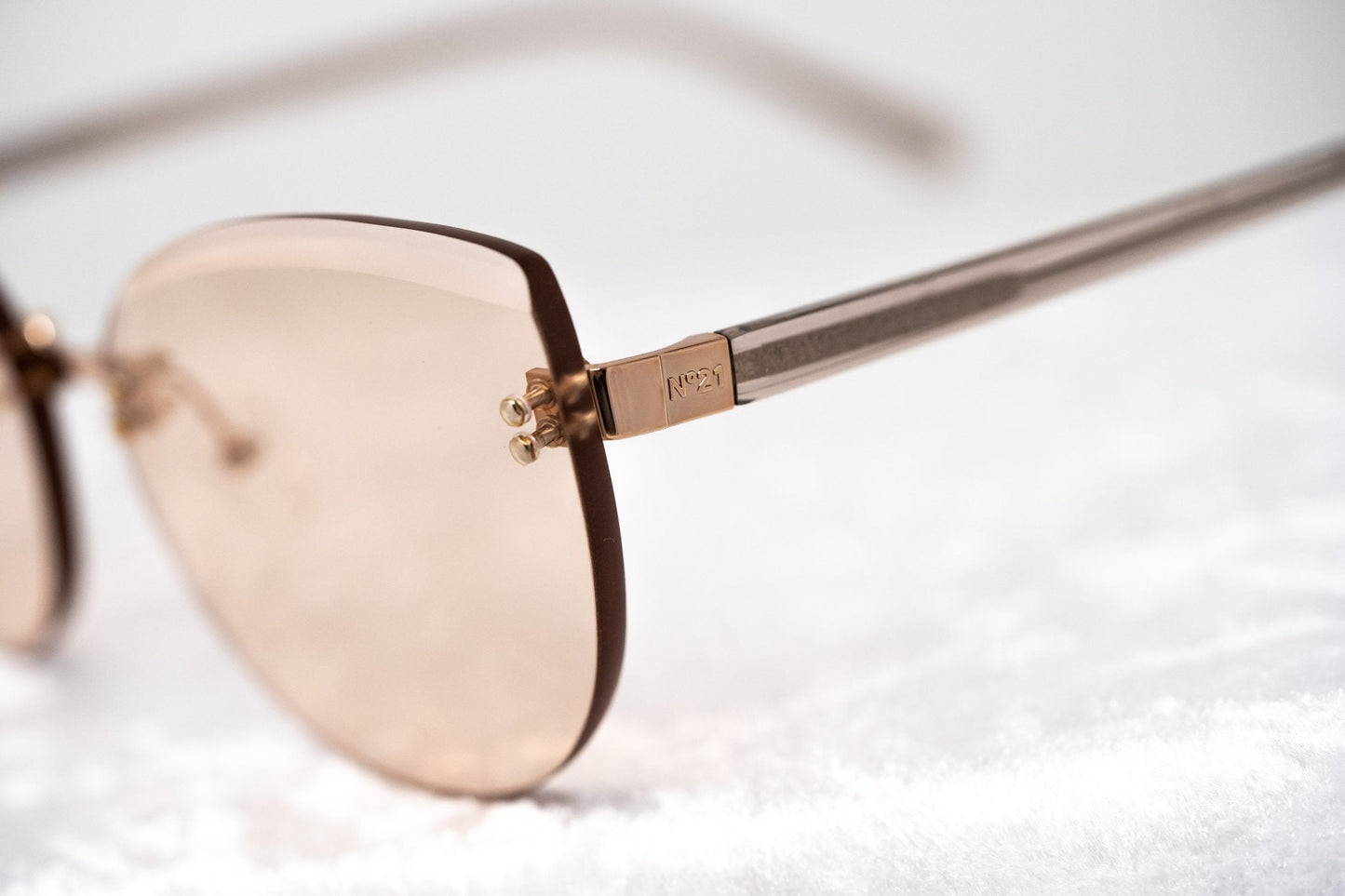 NO 21 Ladies Sunglasses Cat Eye Rose Gold and Peach N21S15C5SUN