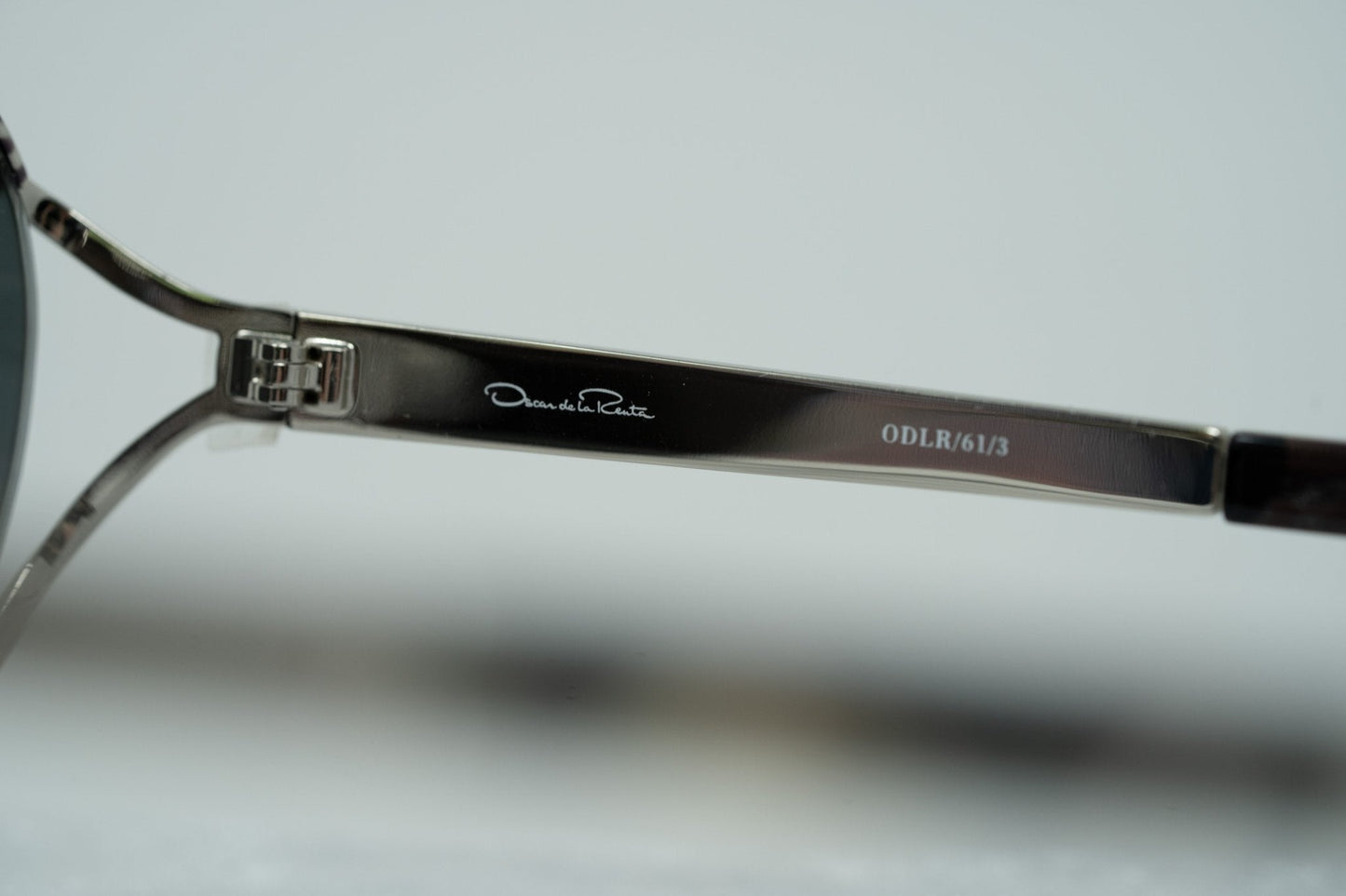 Oscar De La Renta Sunglasses Oval Black White and Grey