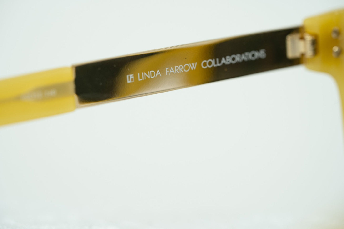 Oscar De La Renta Sunglasses Oversized Gold