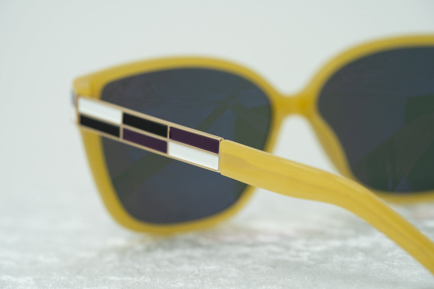 Oscar De La Renta Sunglasses Oversized Gold