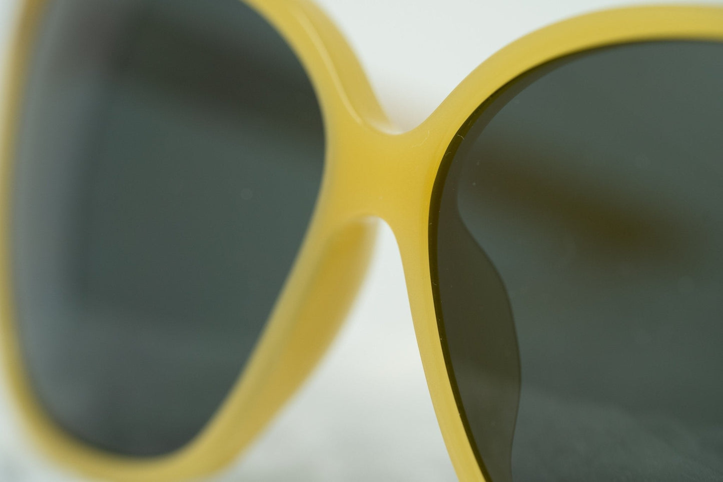 Oscar De La Renta Sunglasses Oversized Gold