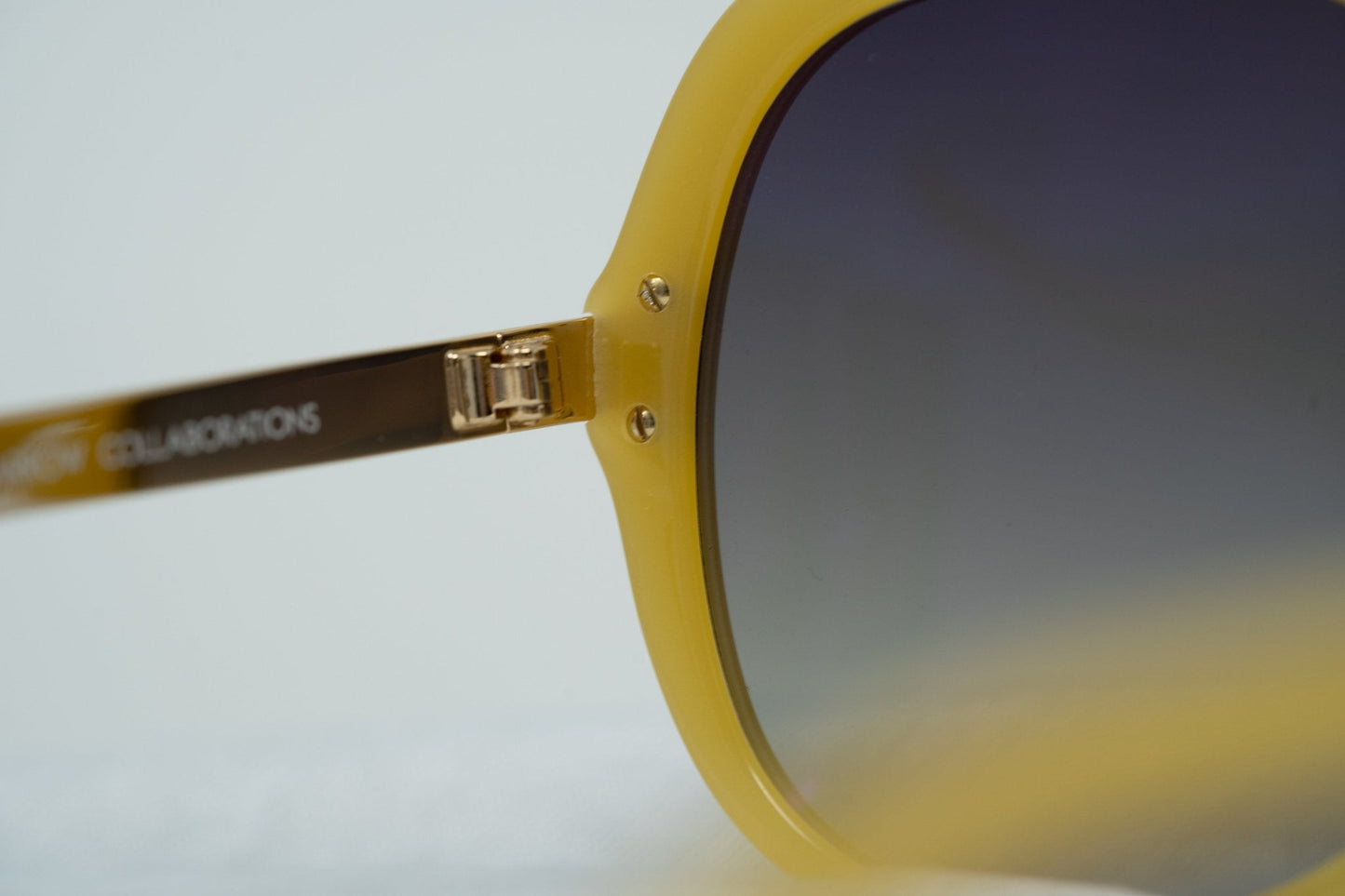 Oscar De La Renta Sunglasses Oversized Beige and Grey