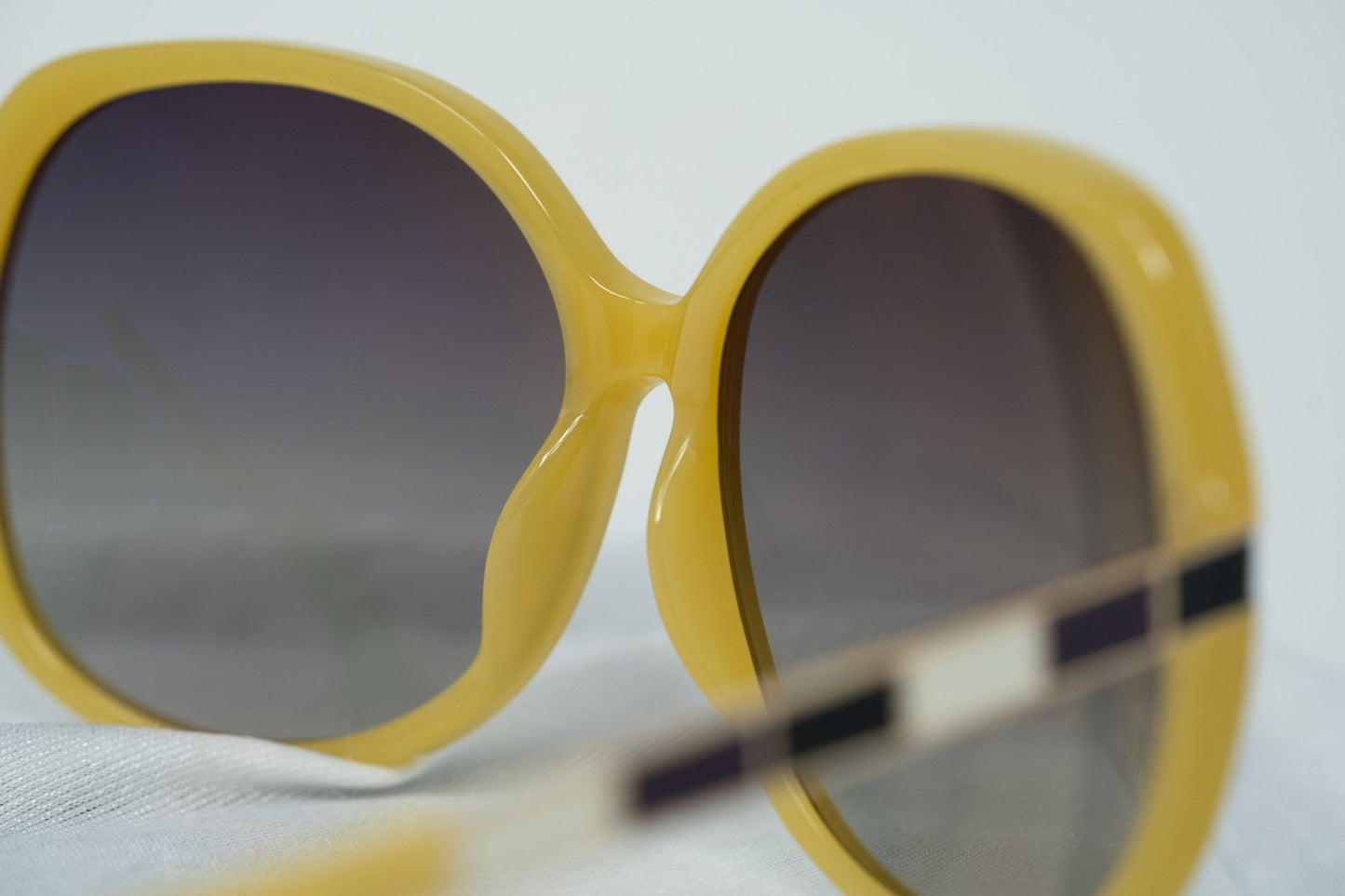 Oscar De La Renta Sunglasses Oversized Beige and Grey
