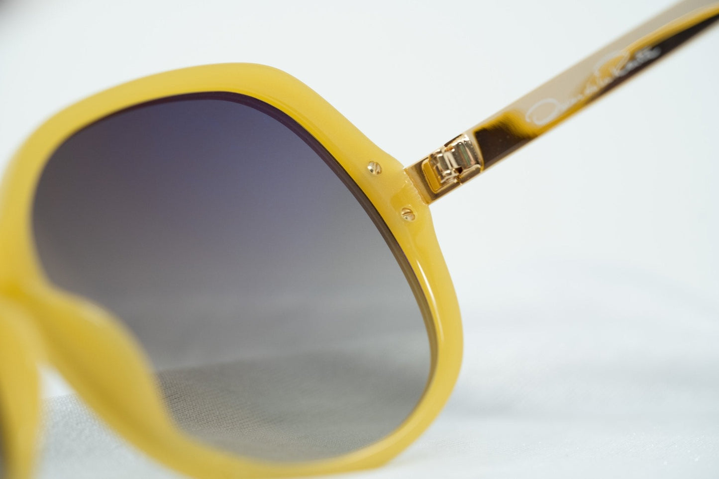 Oscar De La Renta Sunglasses Oversized Beige and Grey
