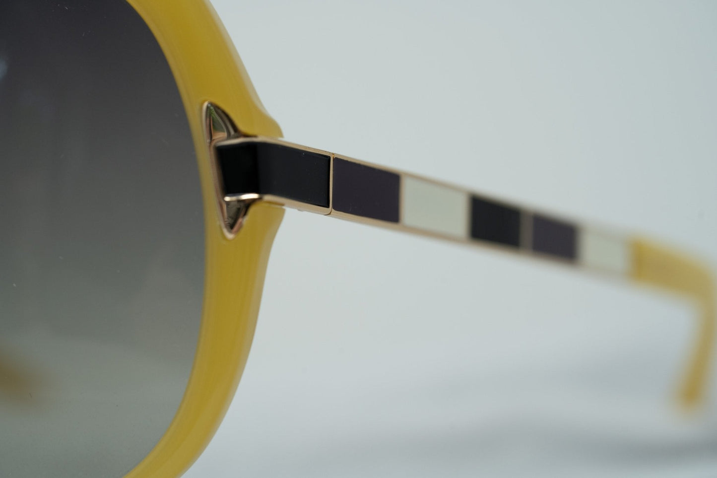 Oscar De La Renta Sunglasses Oversized Beige and Grey