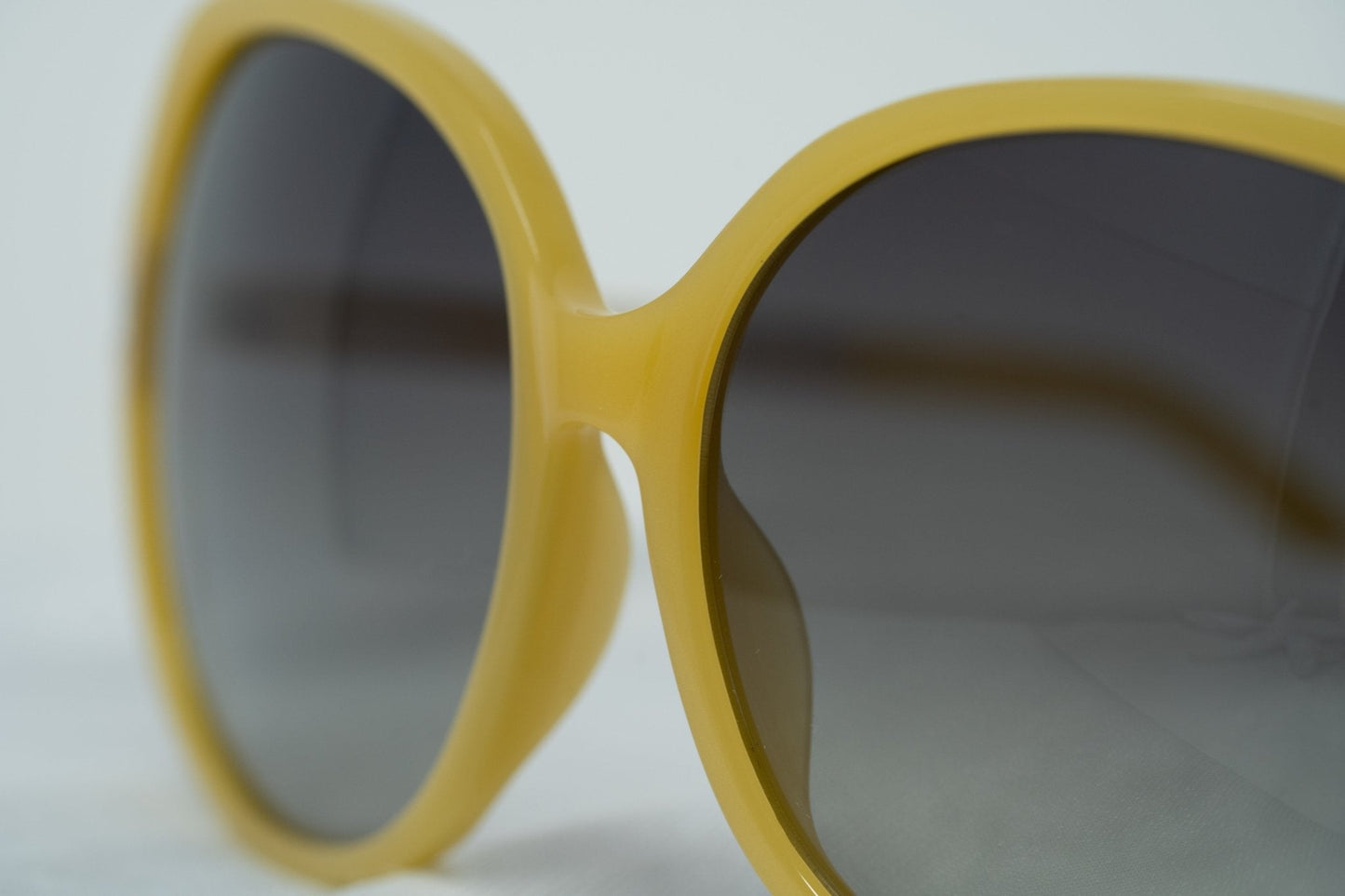 Oscar De La Renta Sunglasses Oversized Beige and Grey