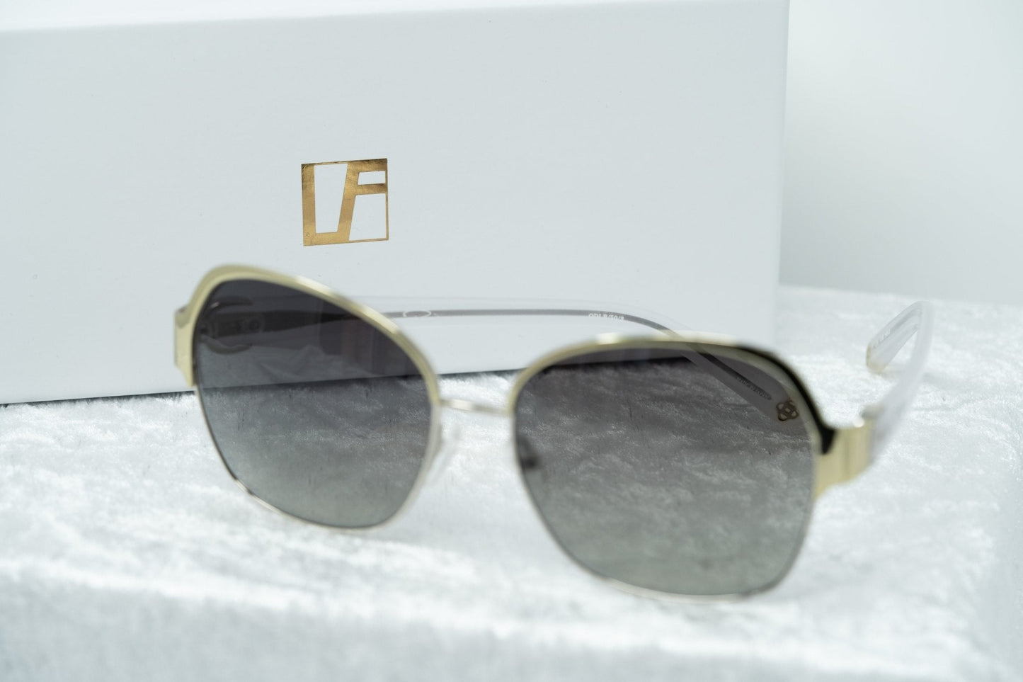 Oscar De La Renta Sunglasses Oversized Silver Light Oyster and Grey