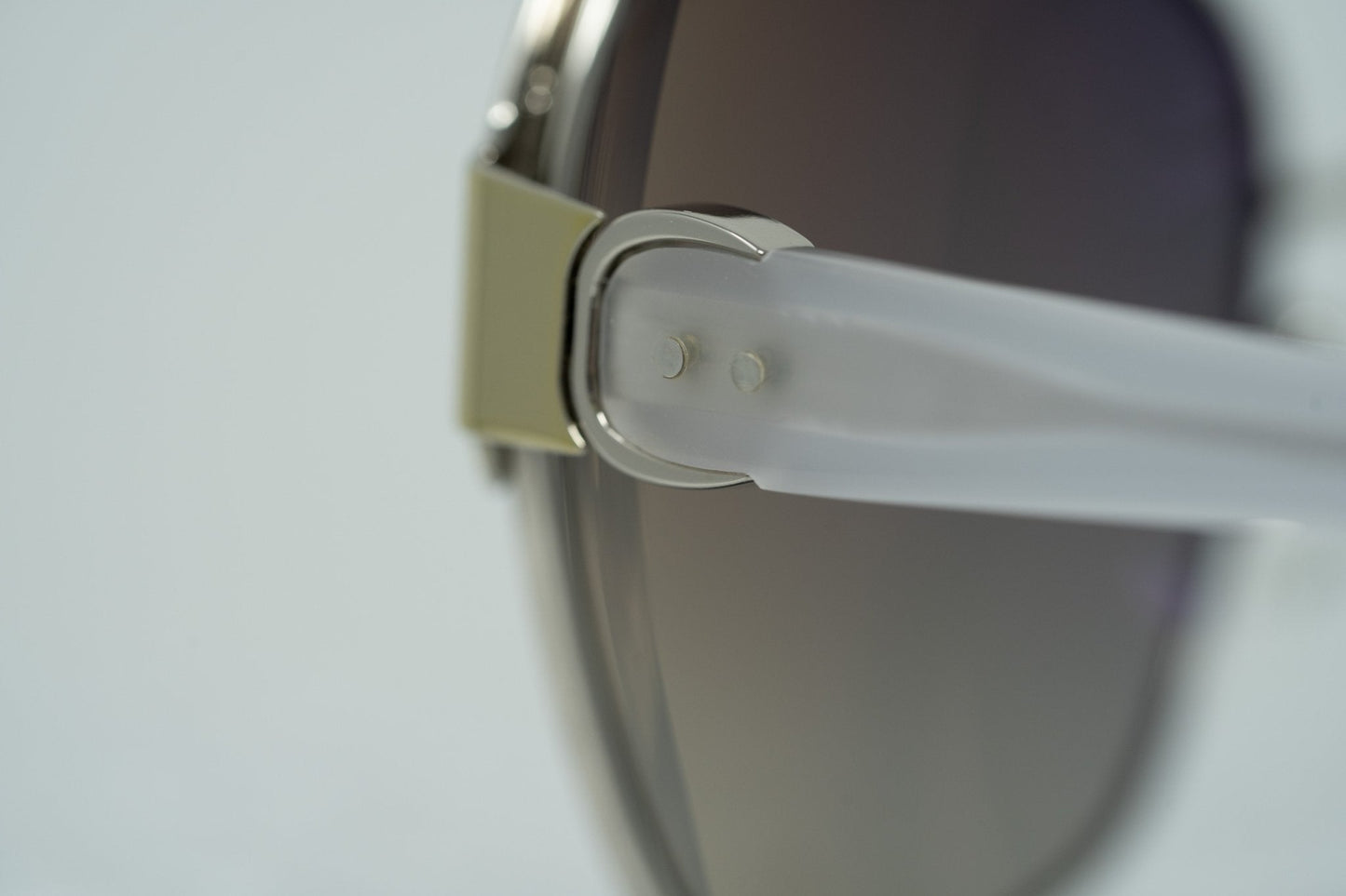 Oscar De La Renta Sunglasses Oversized Silver Light Oyster and Grey