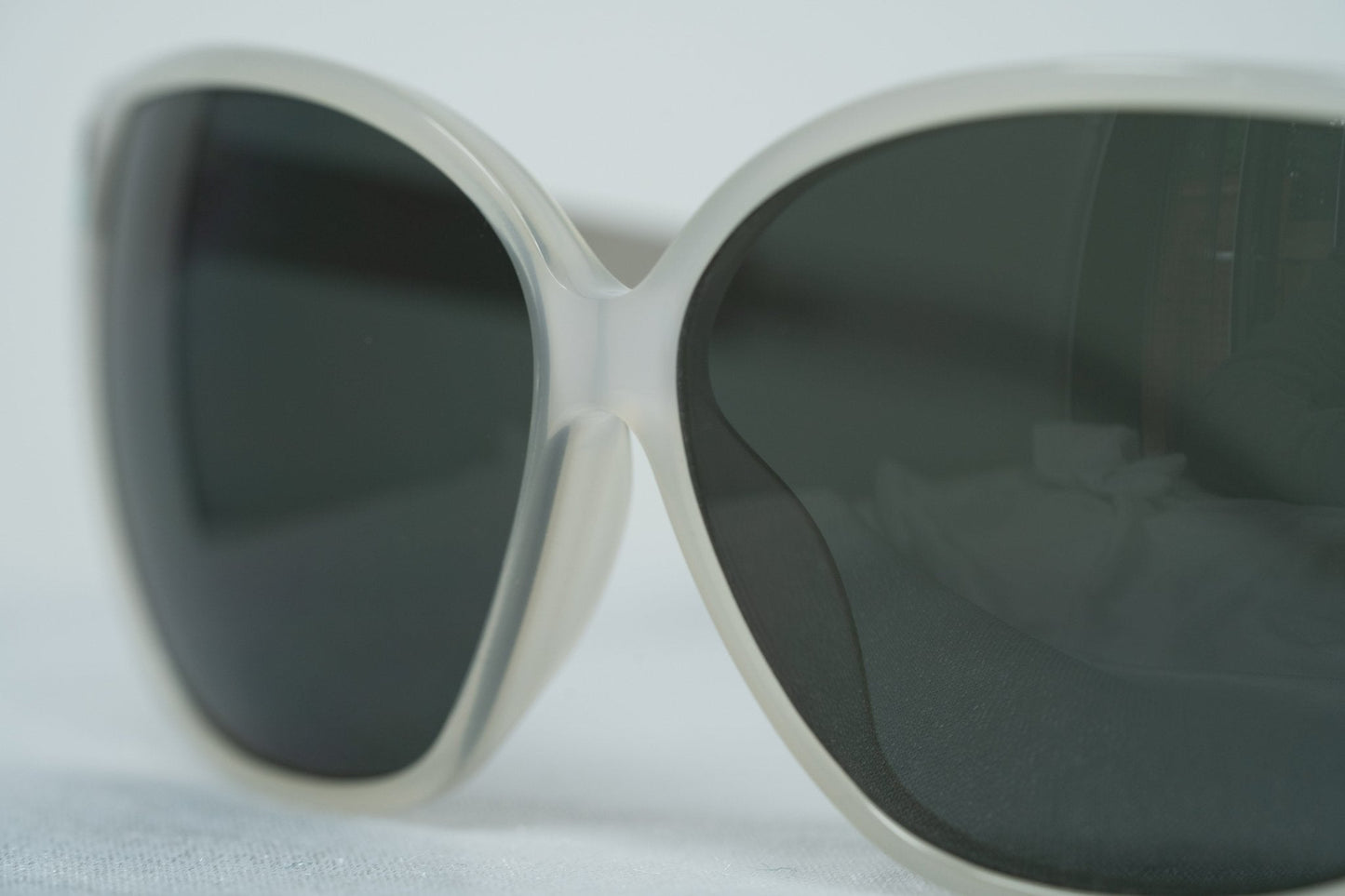 Oscar De La Renta Sunglasses Oversized White and Green