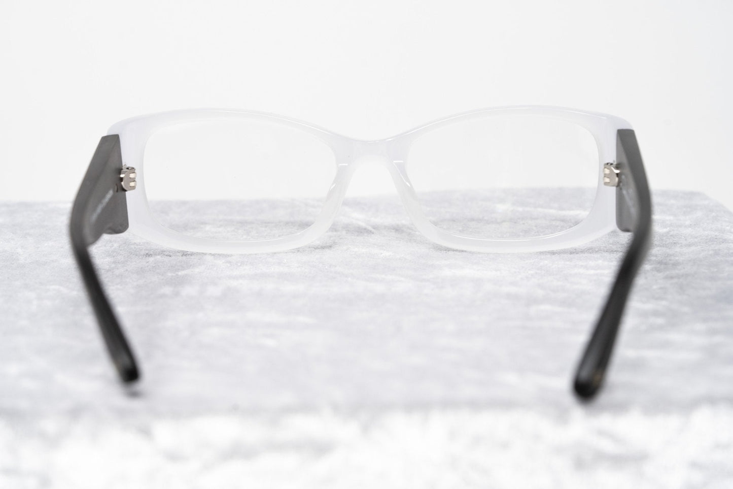 Oscar De La Renta Eyeglasses D-Frame Ivory and Clear
