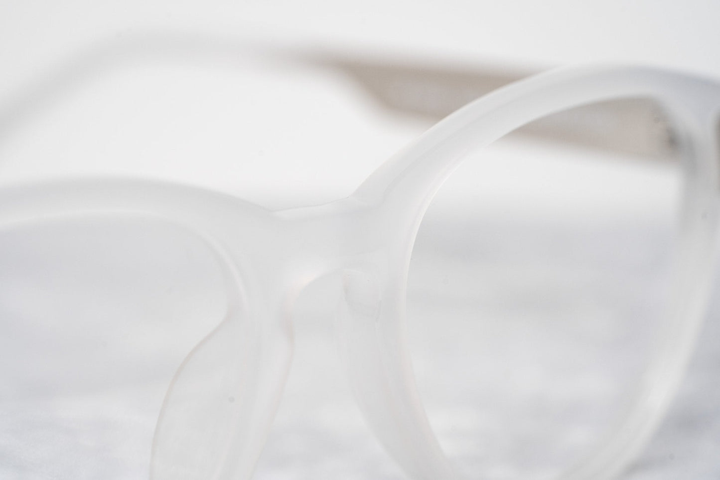 Oscar De La Renta Eyeglasses Oval Ivory White and Clear