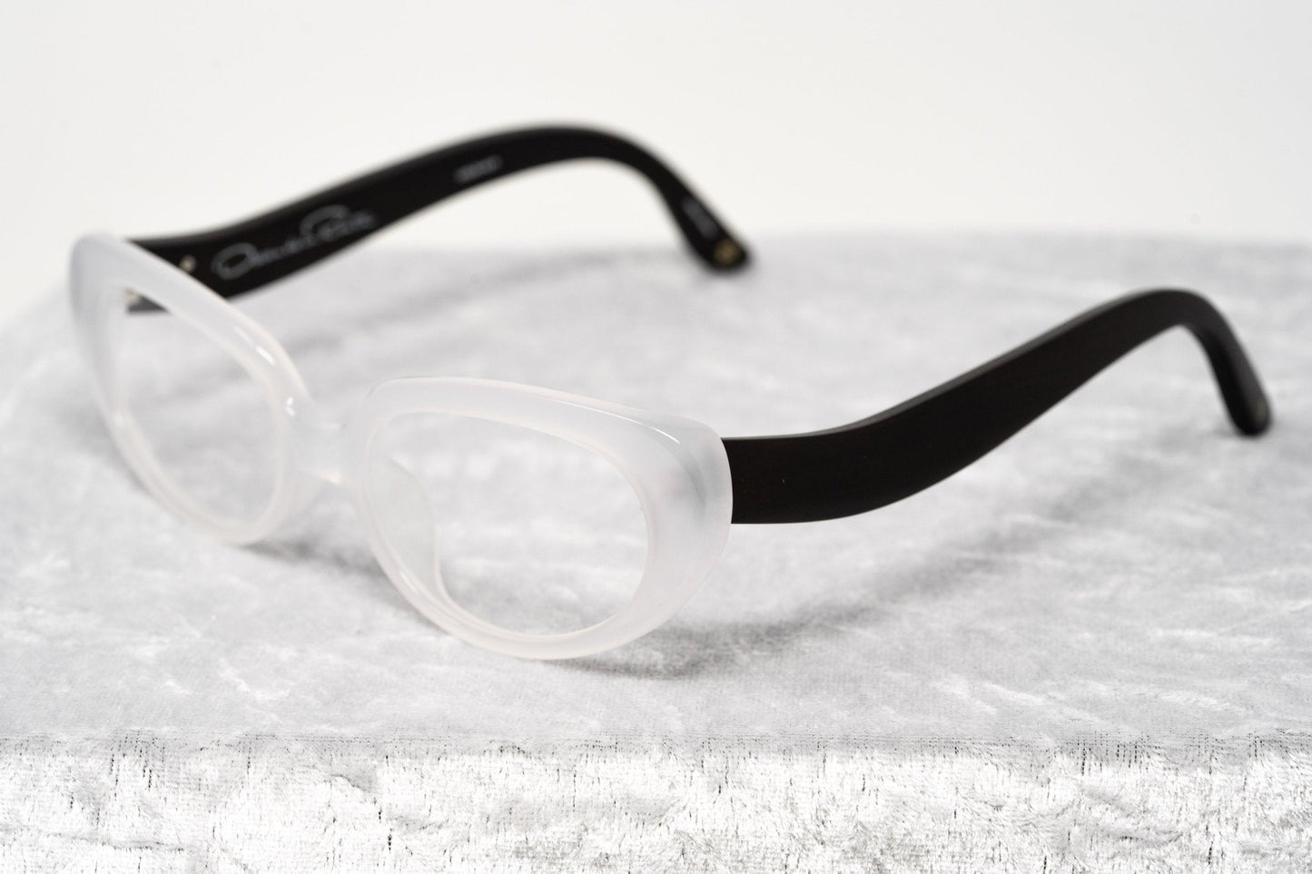 Oscar De La Renta Eyeglasses Sandalwood Cat Eye Ivory and Clear