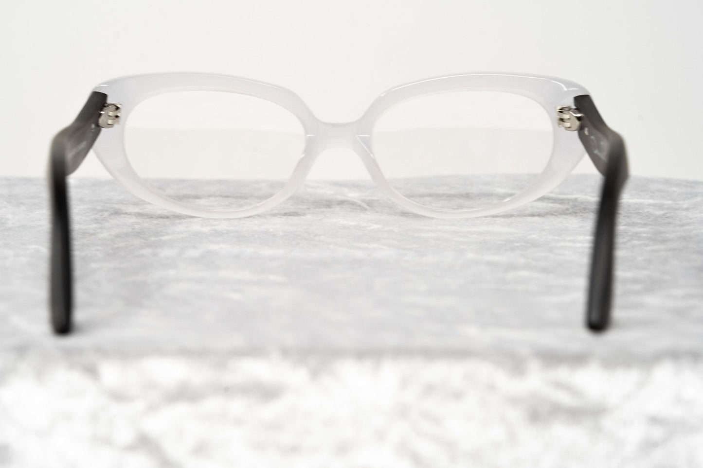 Oscar De La Renta Eyeglasses Sandalwood Cat Eye Ivory and Clear