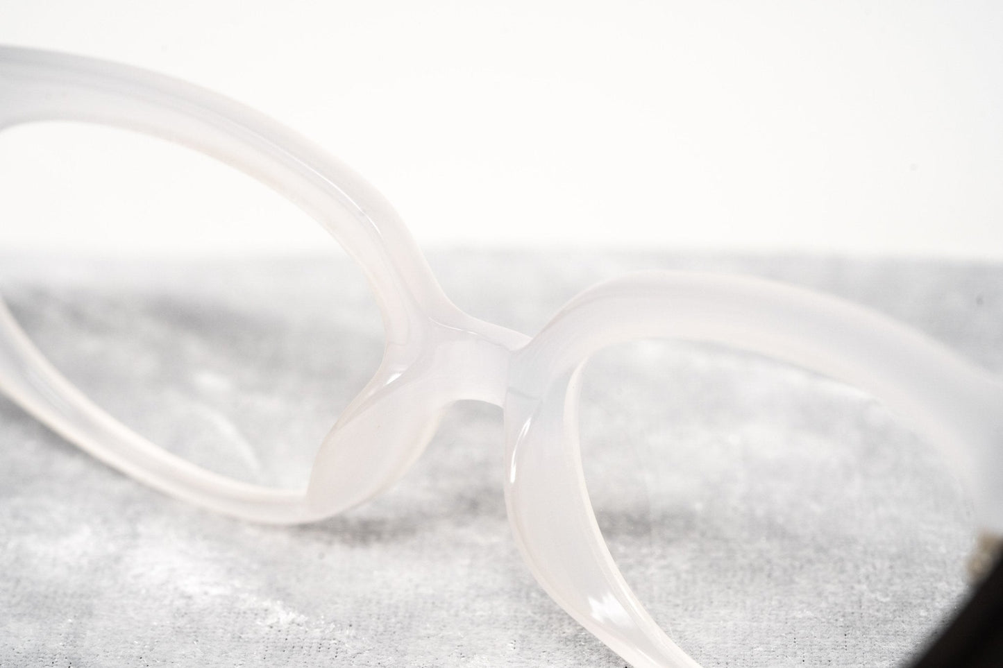 Oscar De La Renta Eyeglasses Sandalwood Cat Eye Ivory and Clear