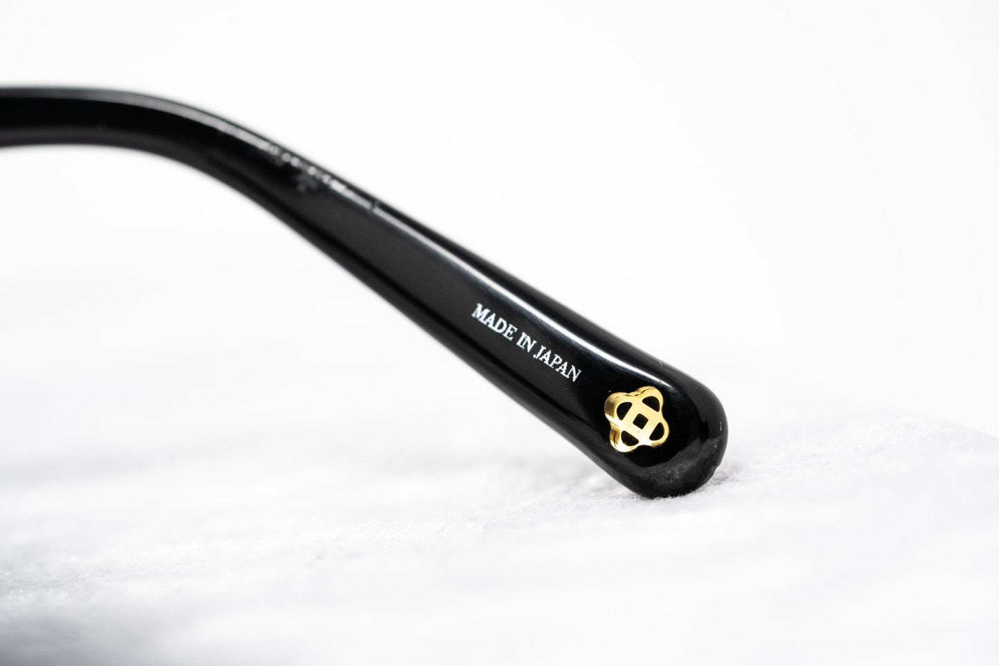 Oscar De La Renta Sunglasses Oversized Black and Grey Graduated