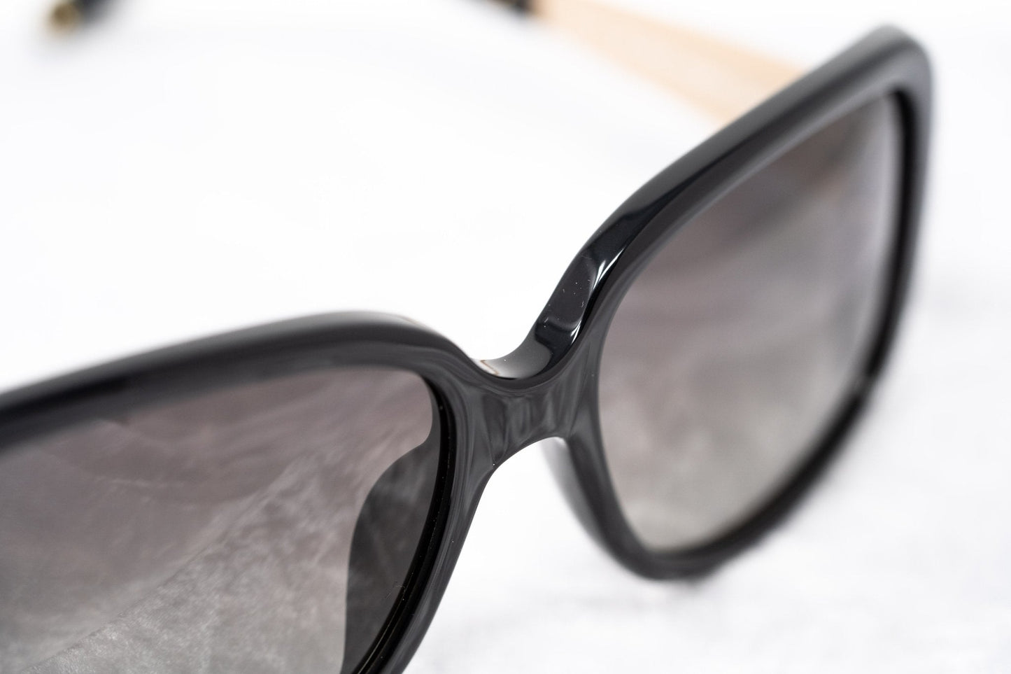 Oscar De La Renta Sunglasses Oversized Black and Grey Graduated