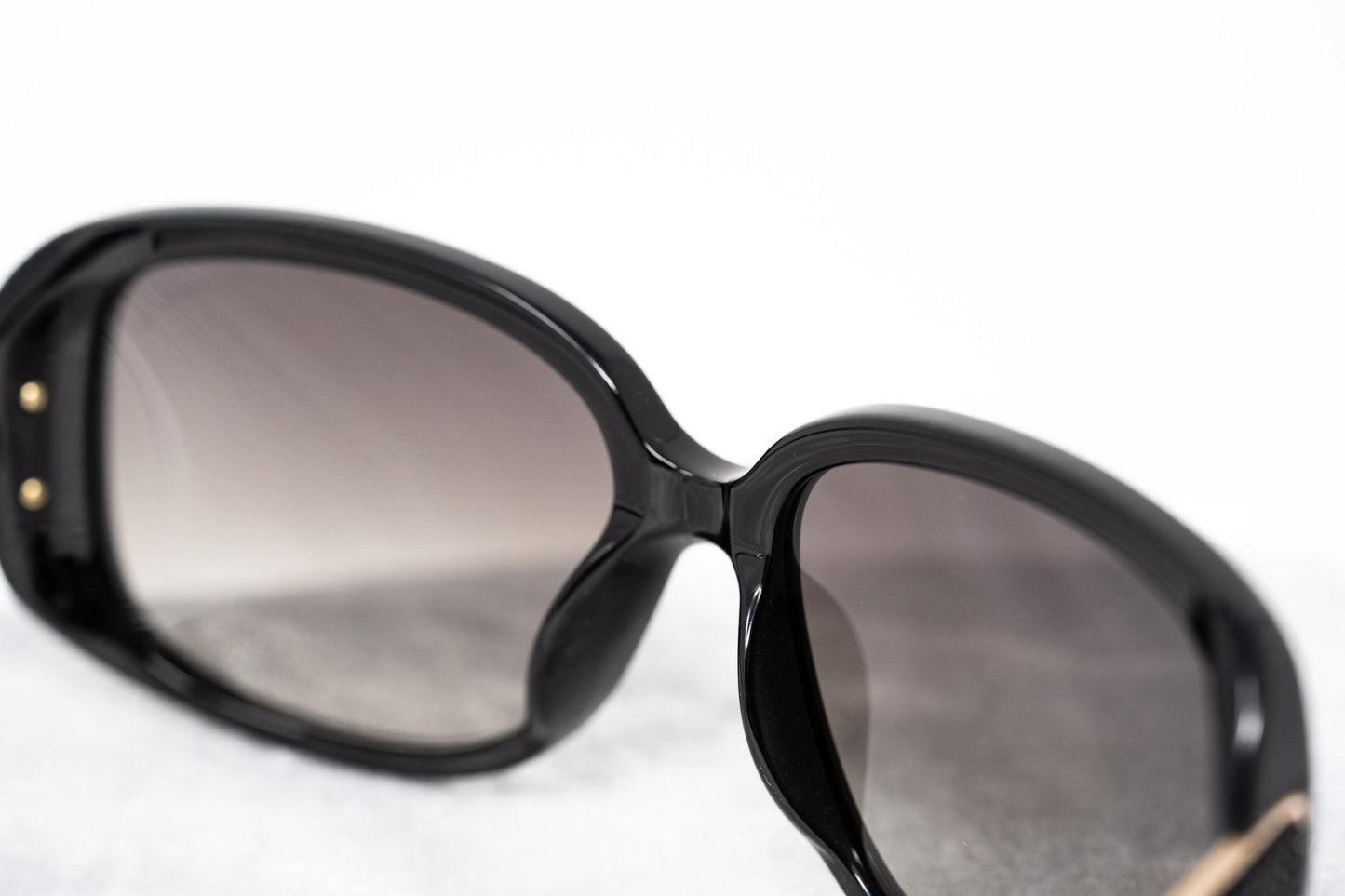 Oscar De La Renta Sunglasses Oversized Black and Grey Graduated