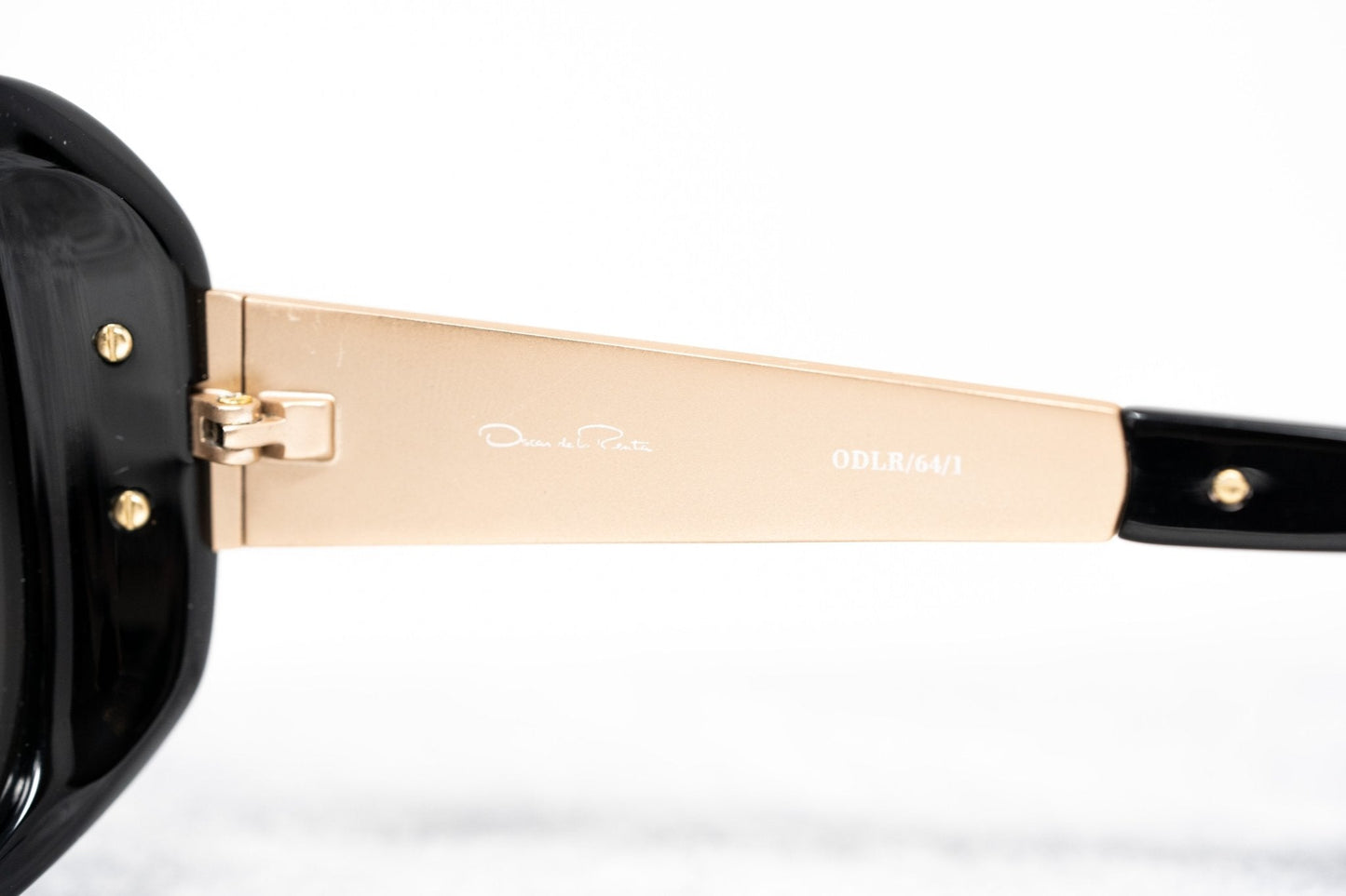 Oscar De La Renta Sunglasses Oversized Black and Grey Graduated