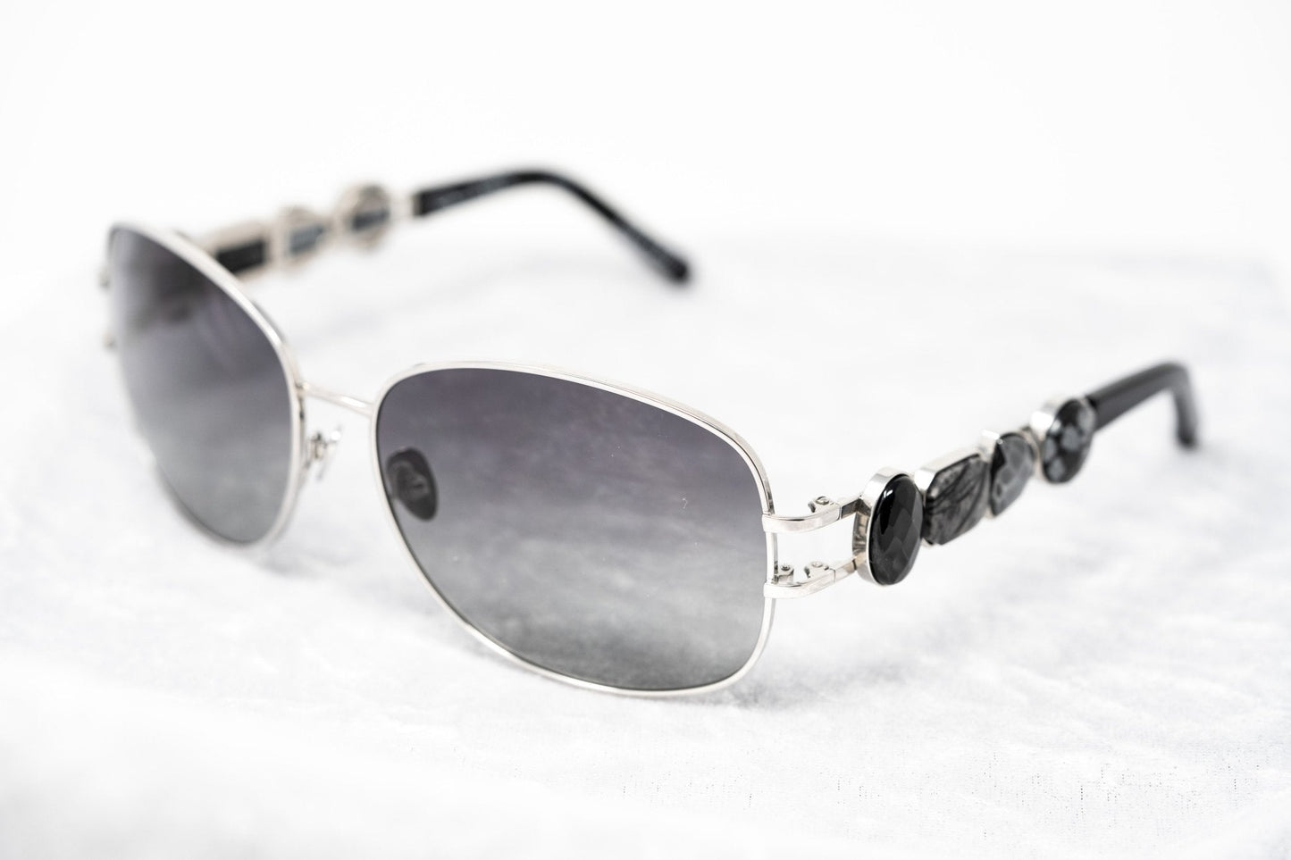 Oscar De La Renta Sunglasses Oval Silver and Grey