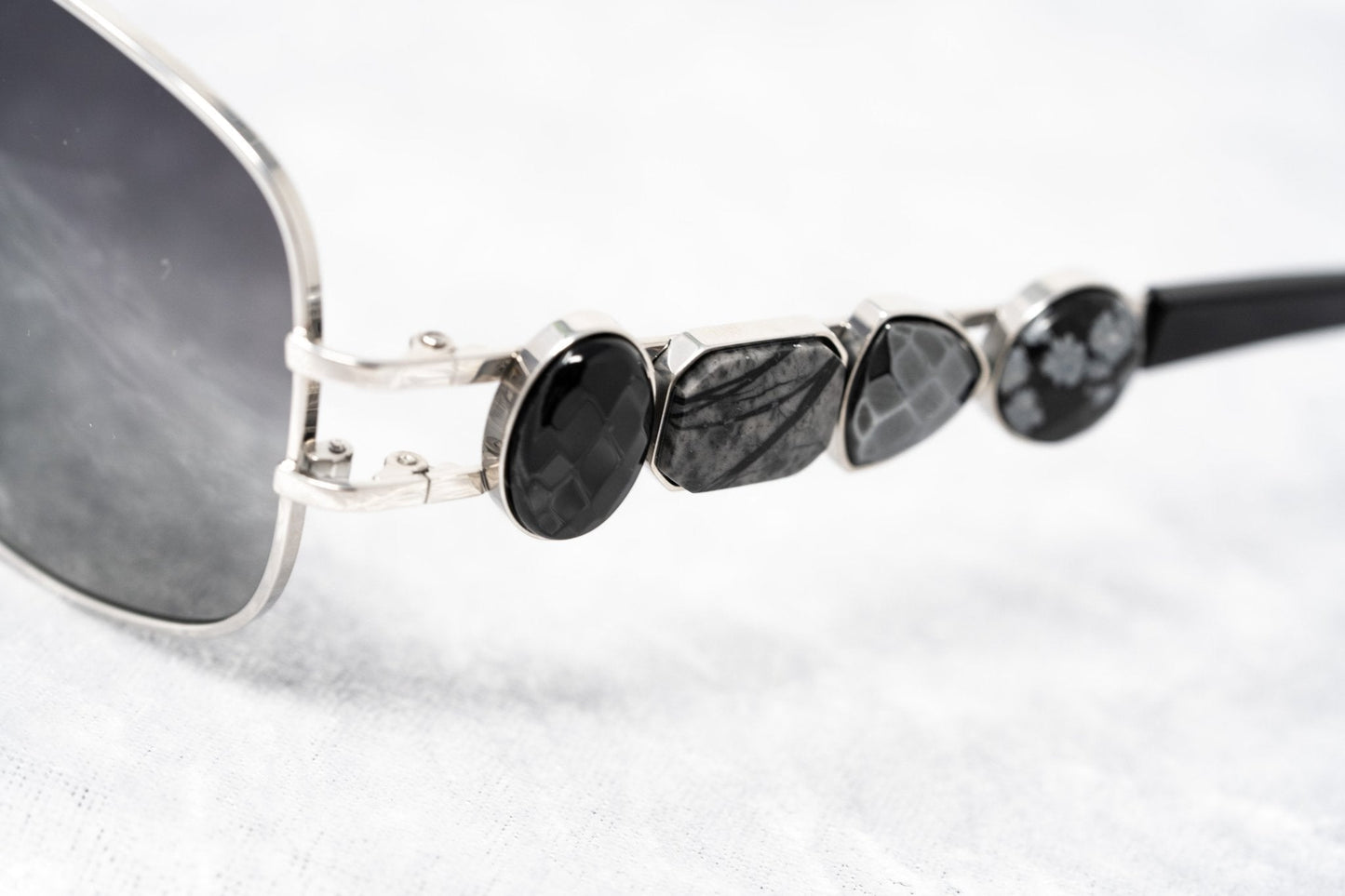Oscar De La Renta Sunglasses Oval Silver and Grey