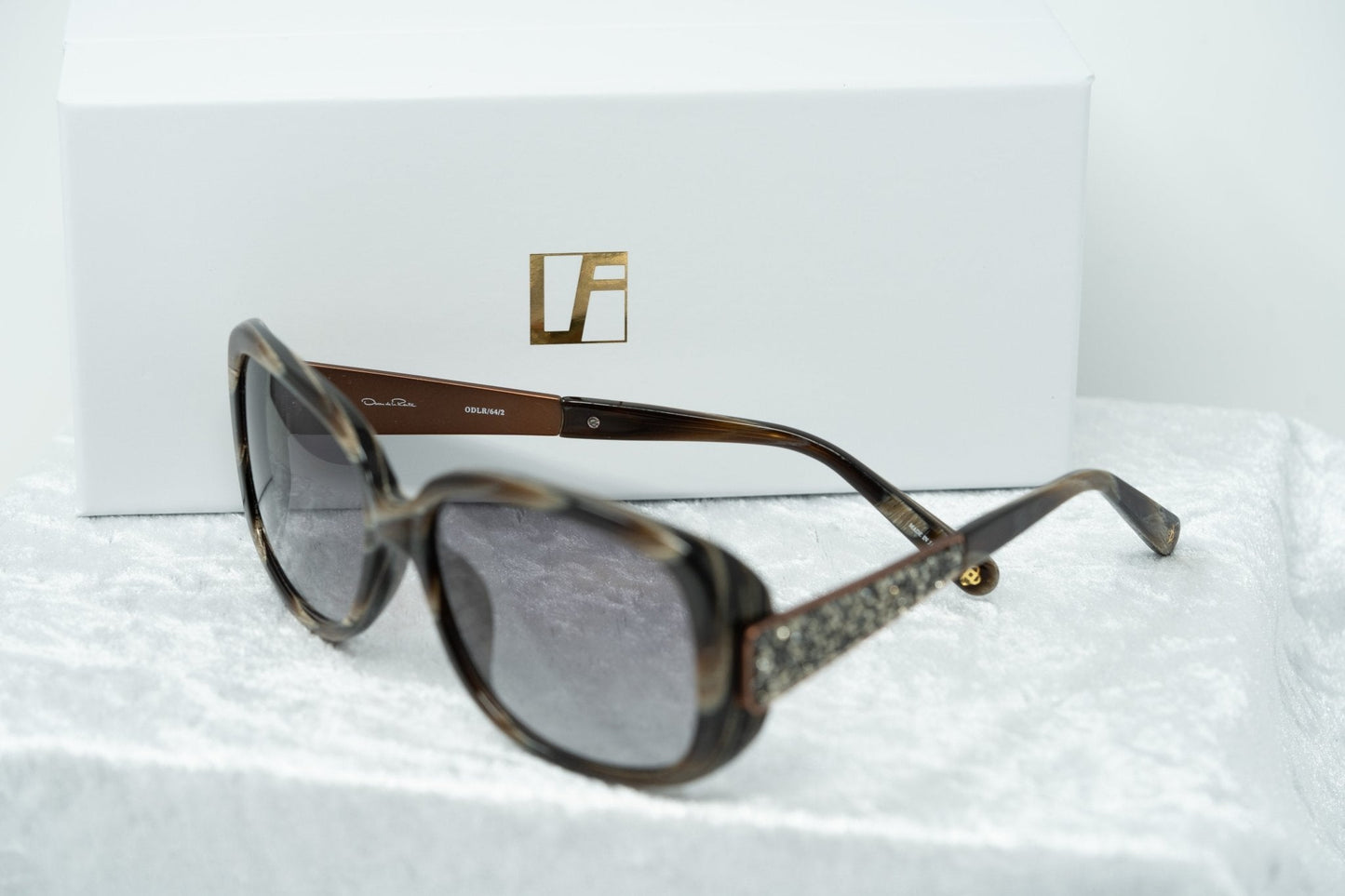 Oscar De La Renta Sunglasses Oversized Horn and Grey