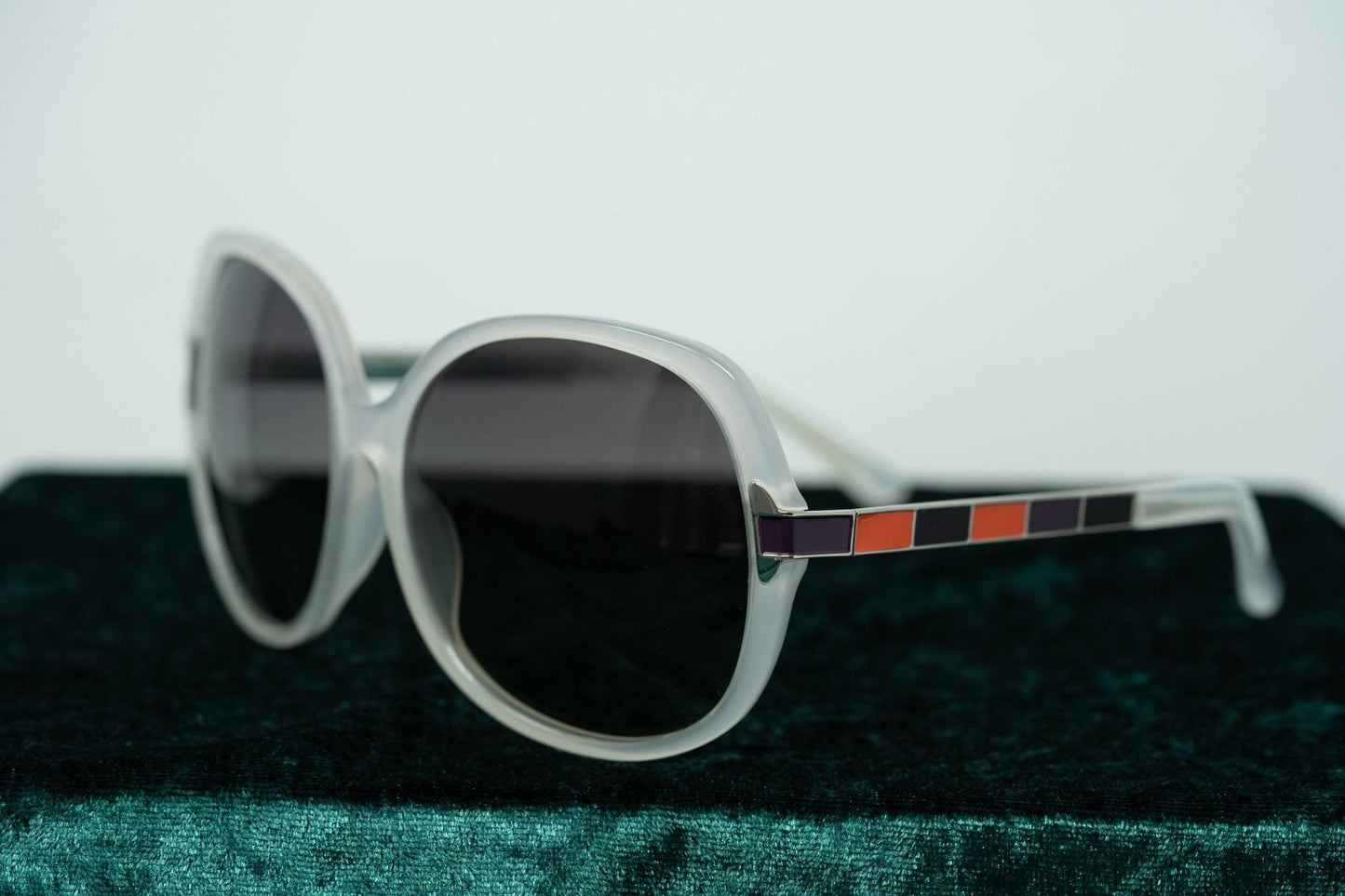 Oscar De La Renta Sunglasses Oversized Ivory and Grey
