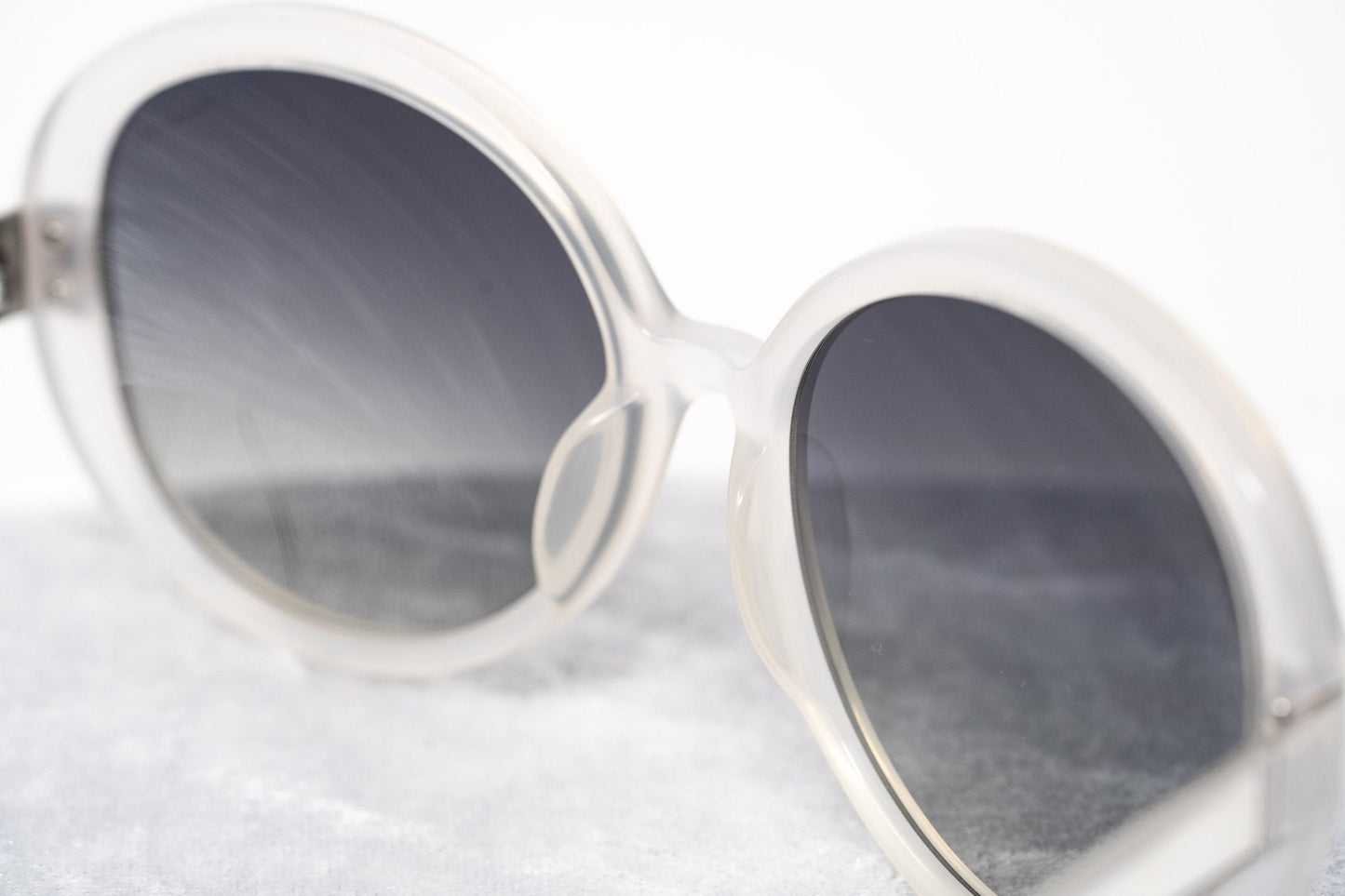 Oscar De La Renta Sunglasses Round Ivory and Grey