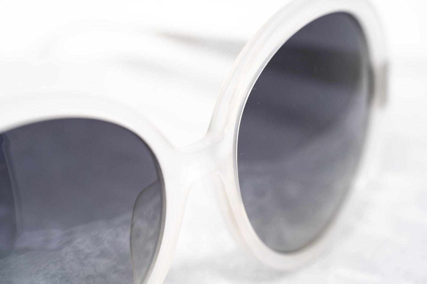 Oscar De La Renta Sunglasses Round Ivory and Grey