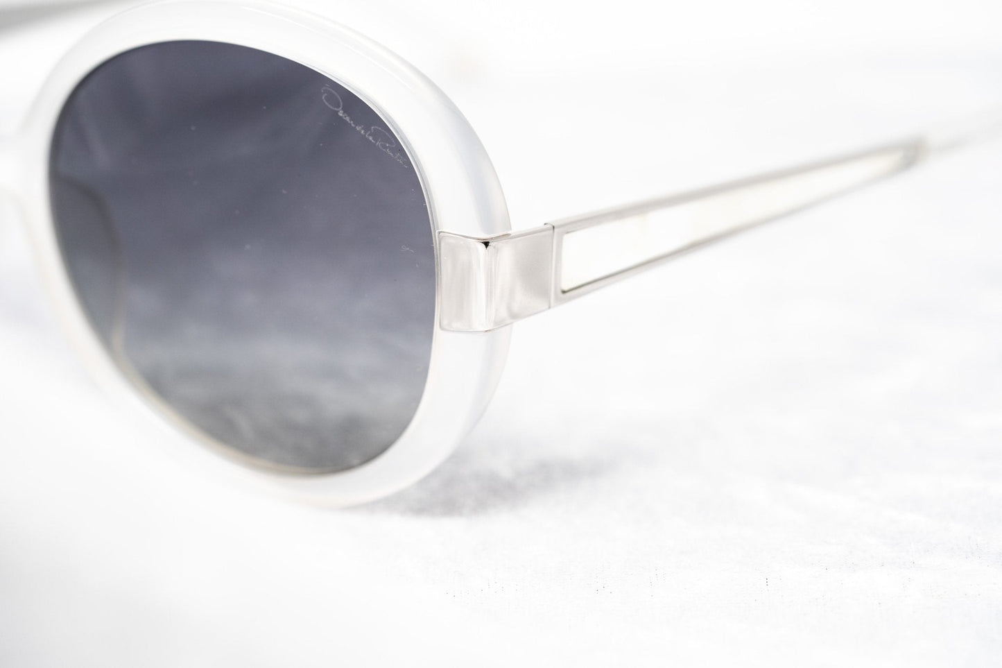 Oscar De La Renta Sunglasses Round Ivory and Grey