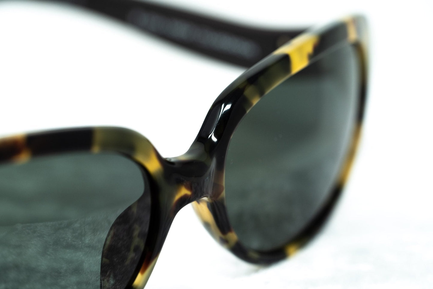 Oscar De La Renta Sunglasses Oval Tortoise and Dark Grey