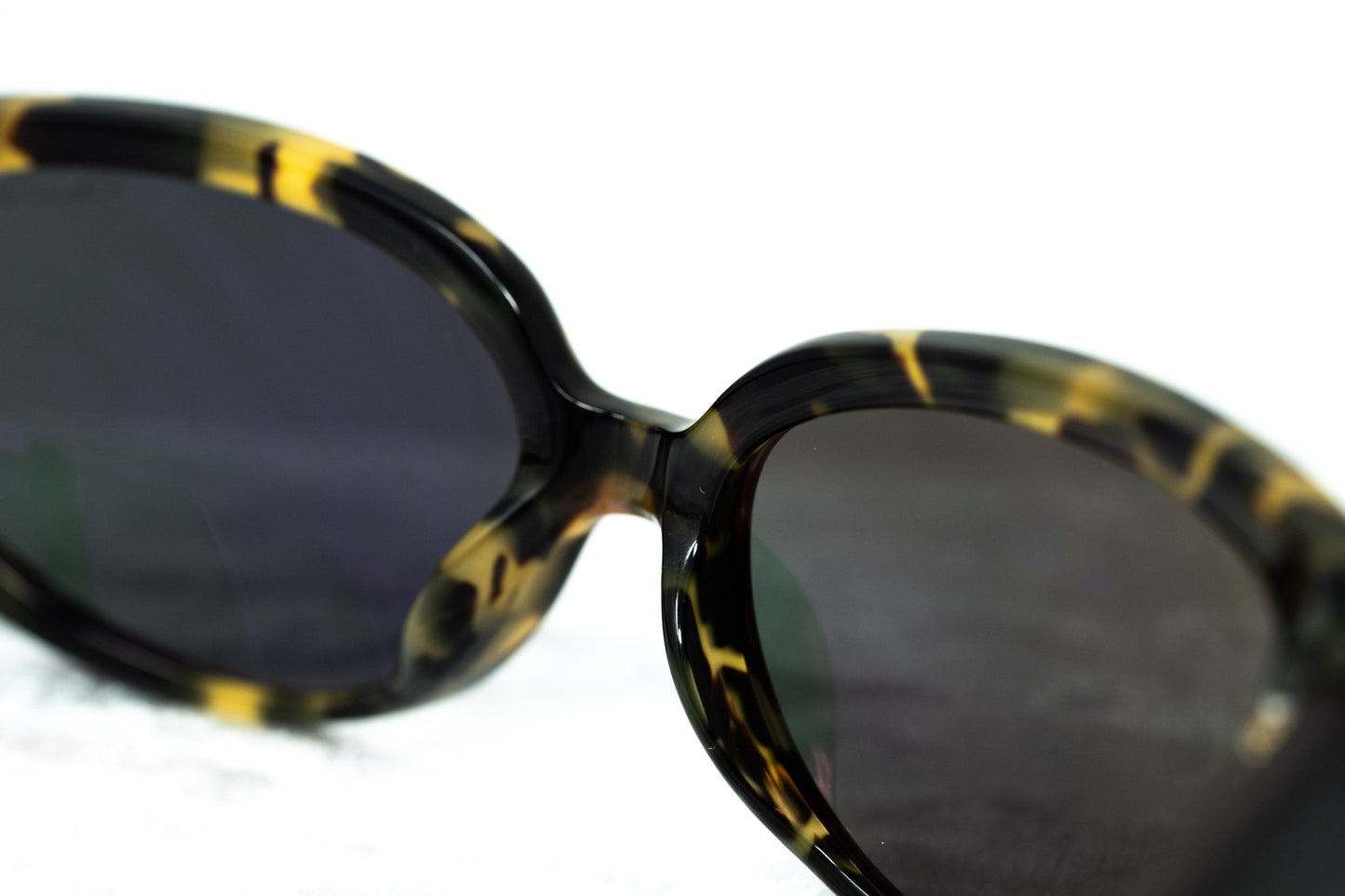 Oscar De La Renta Sunglasses Oval Tortoise and Dark Grey