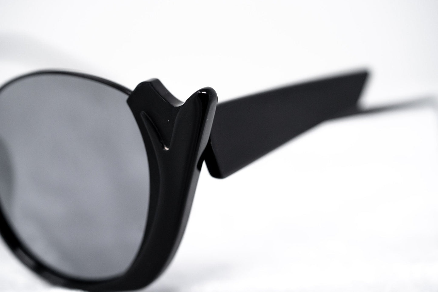 Prabal Gurung Sunglasses Round Black and Smoke