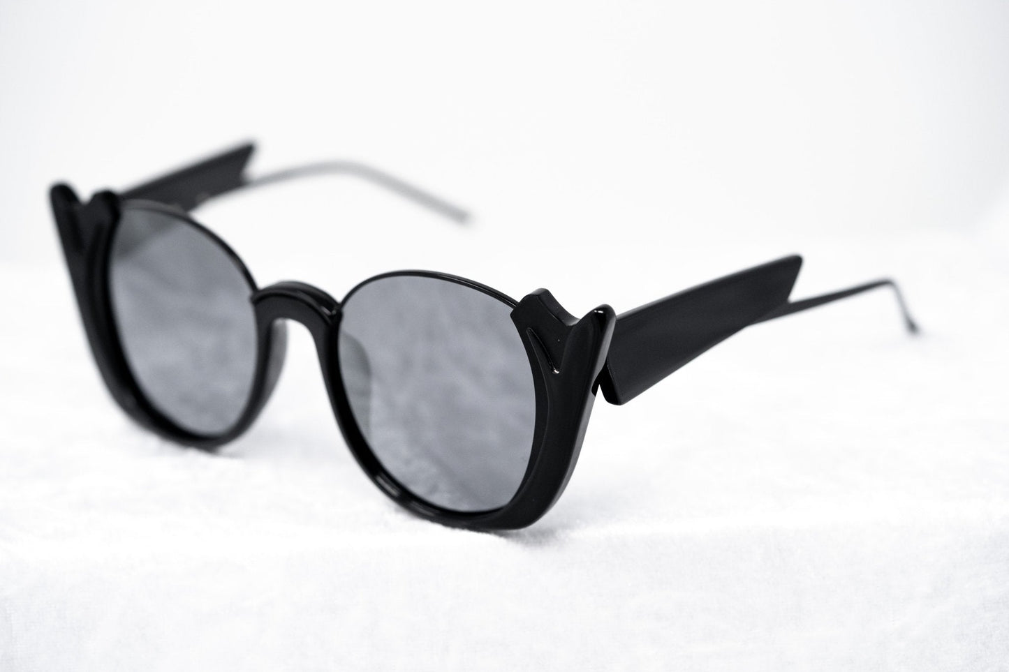 Prabal Gurung Sunglasses Round Black and Smoke