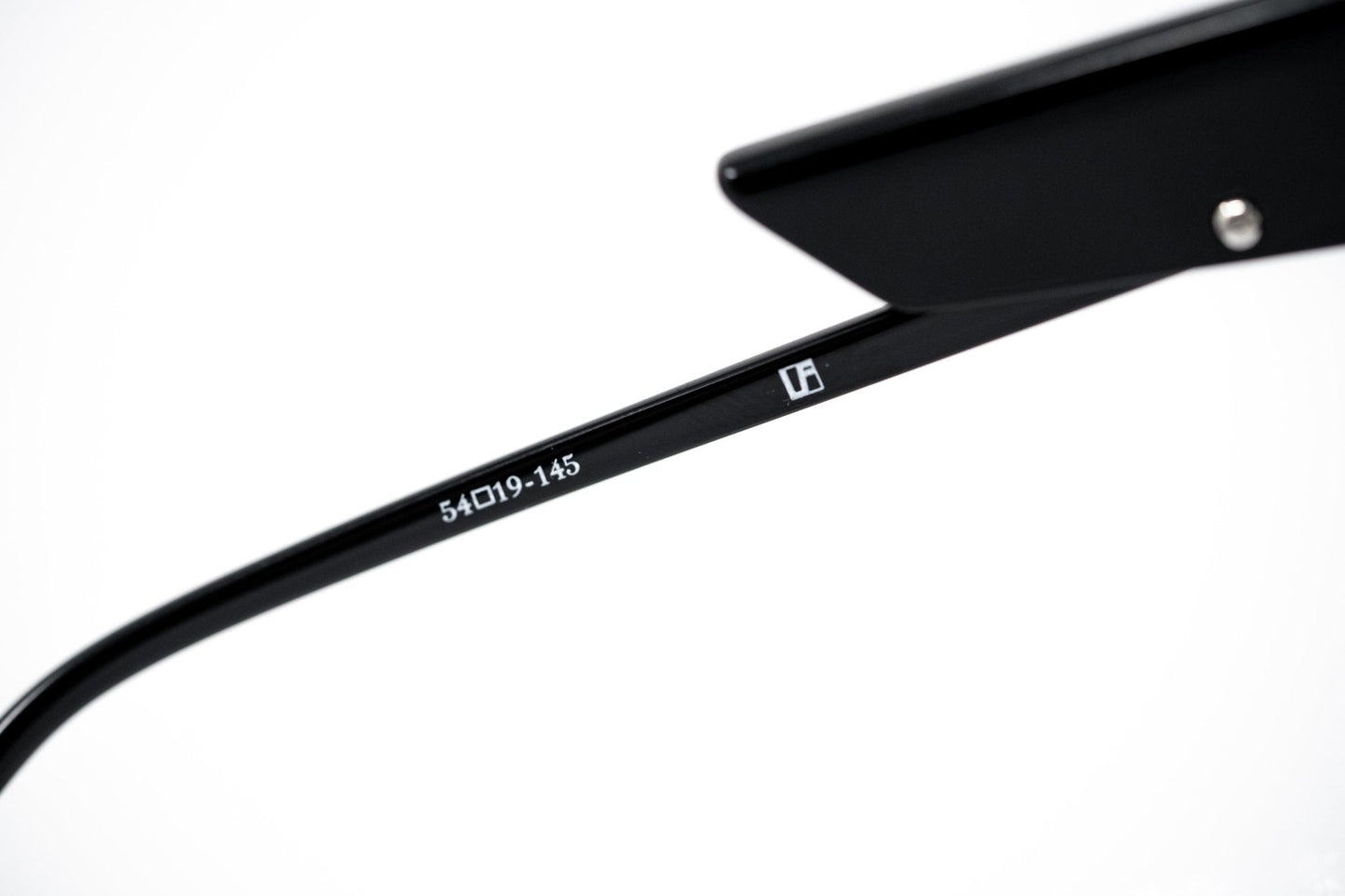 Prabal Gurung Sunglasses Round Black and Smoke